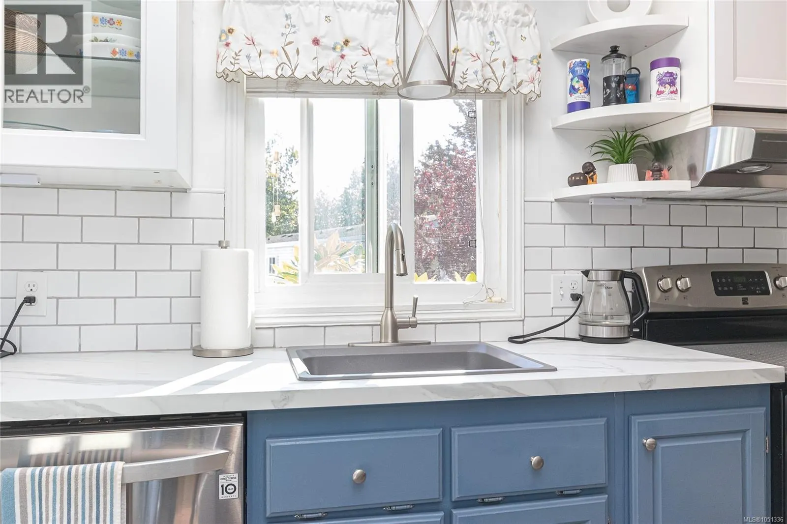 30 7583 Central Saanich Rd