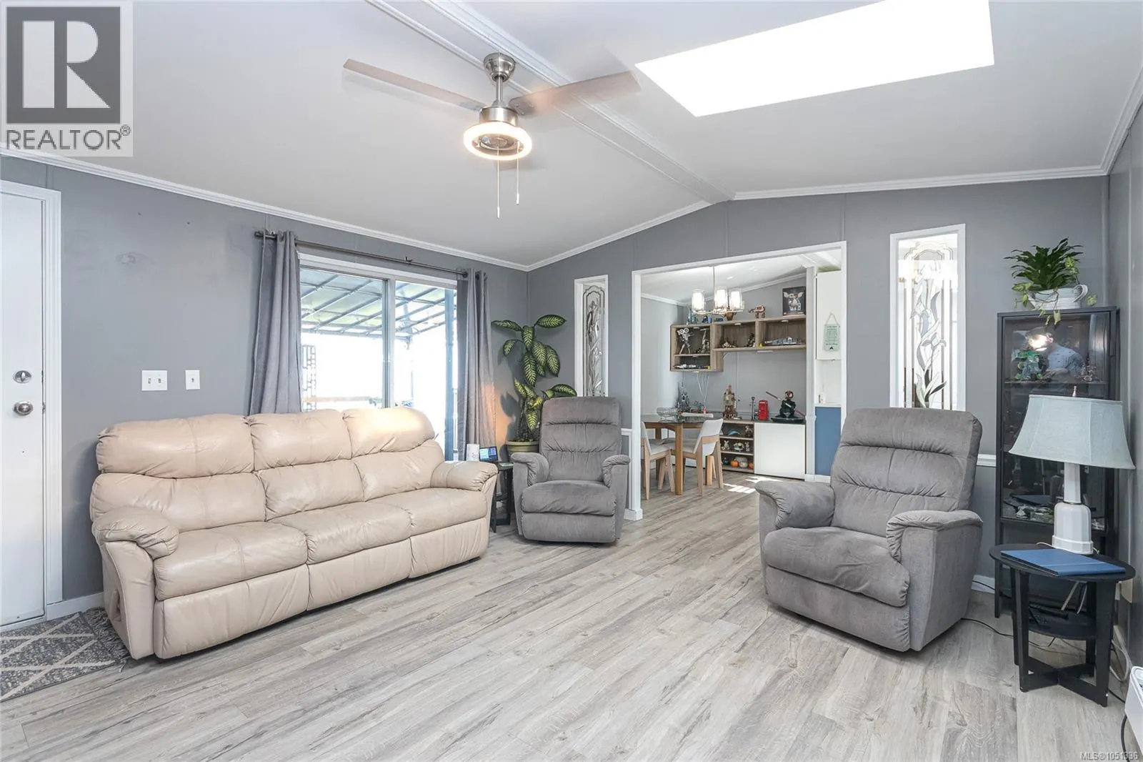 30 7583 Central Saanich Rd