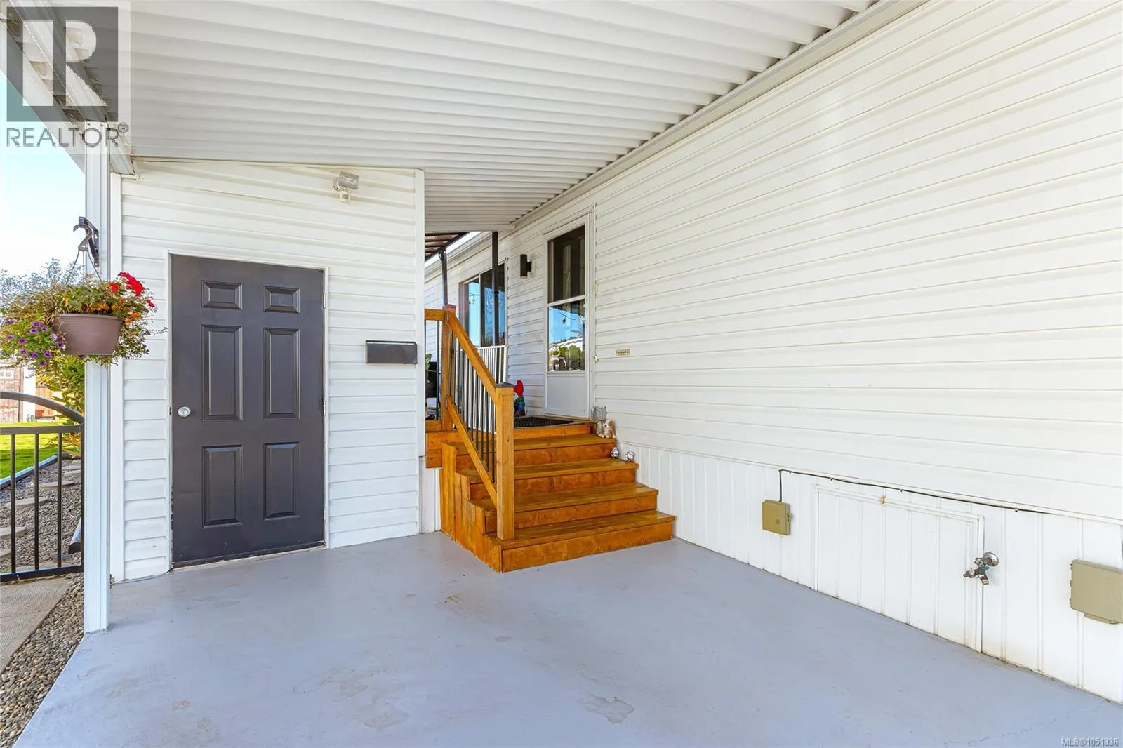 30 7583 Central Saanich Rd