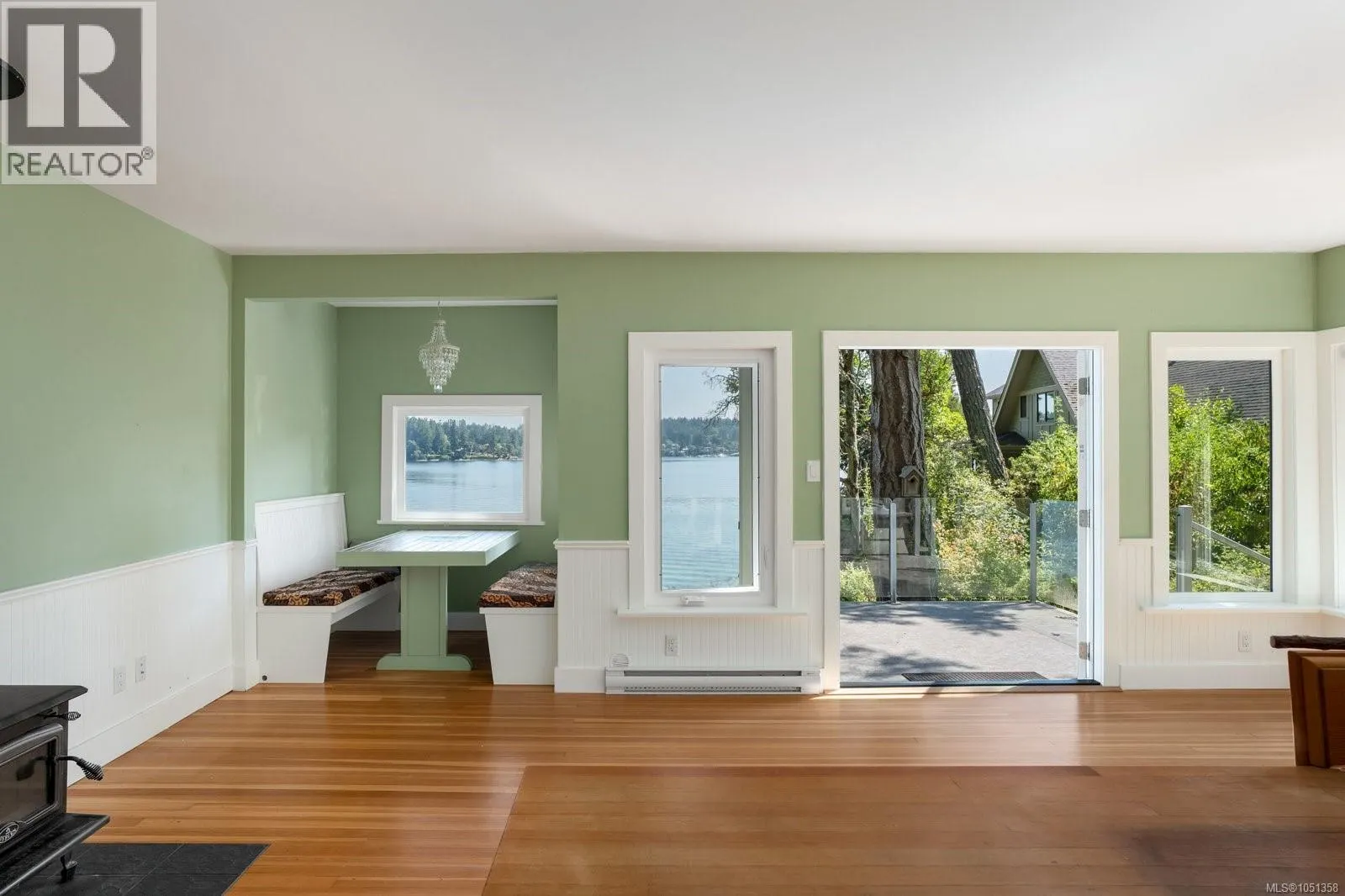 389 Moses Point Rd