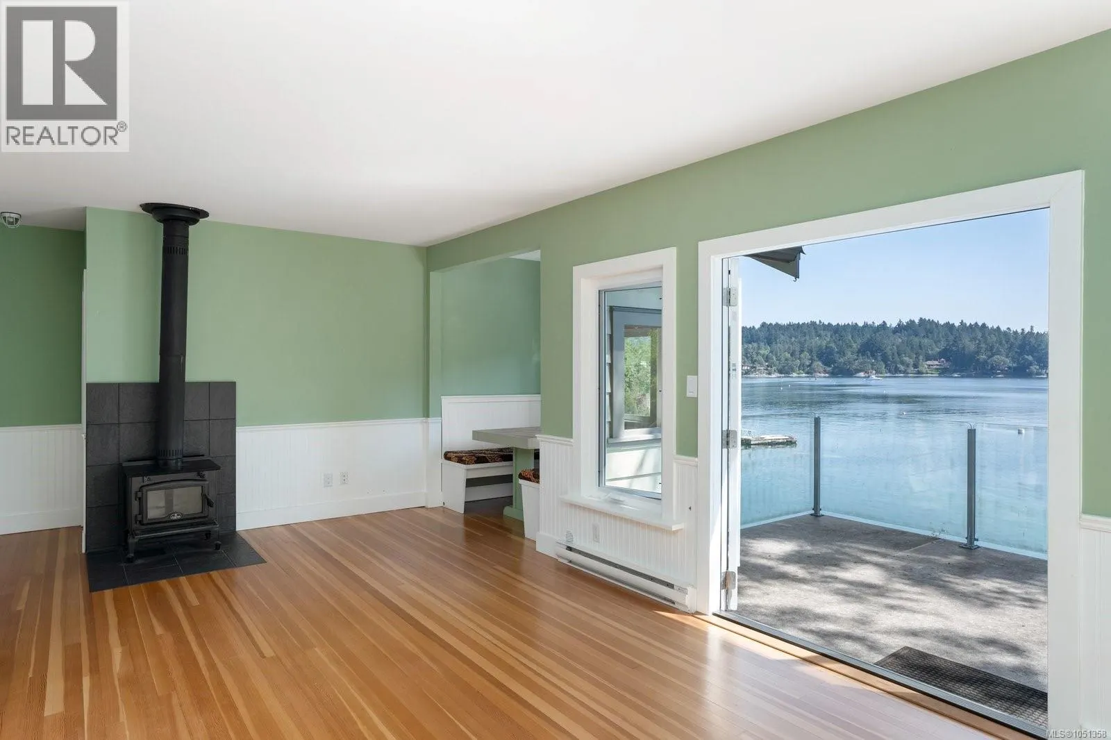 389 Moses Point Rd