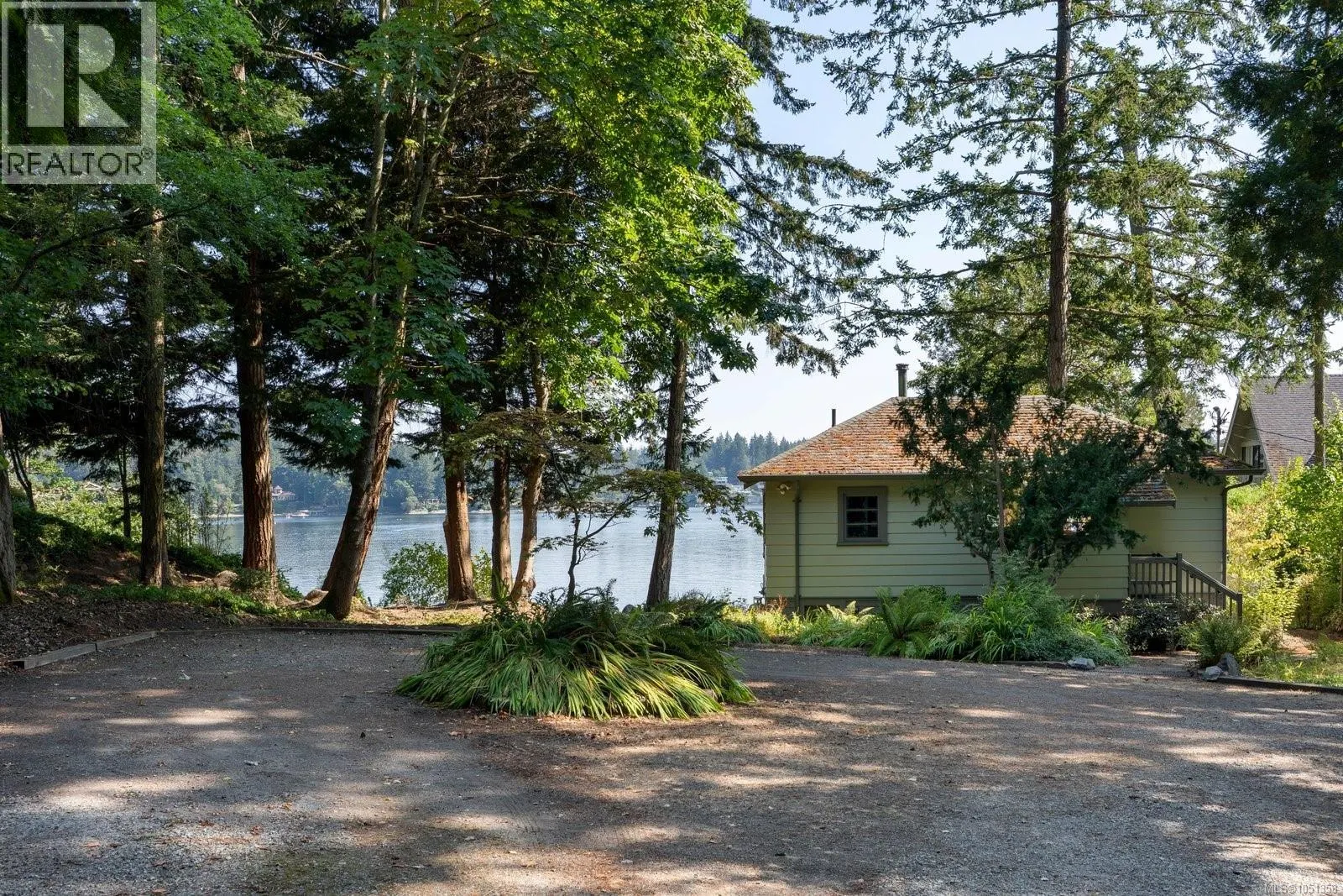 389 Moses Point Rd