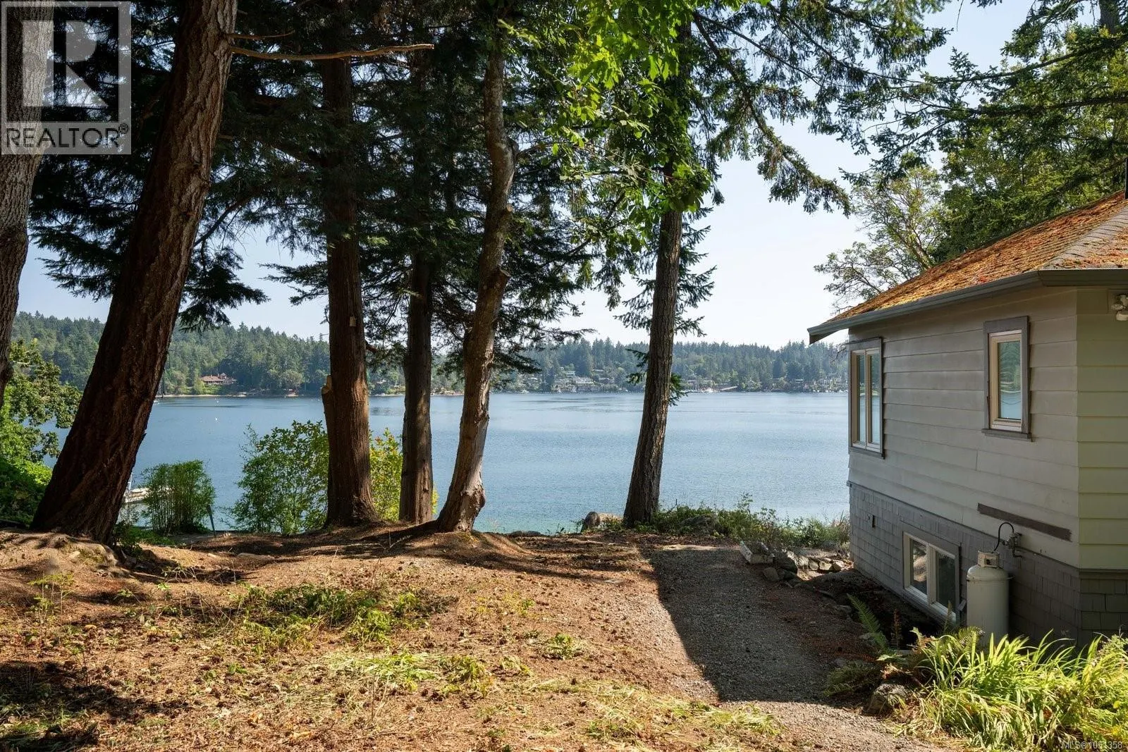 389 Moses Point Rd