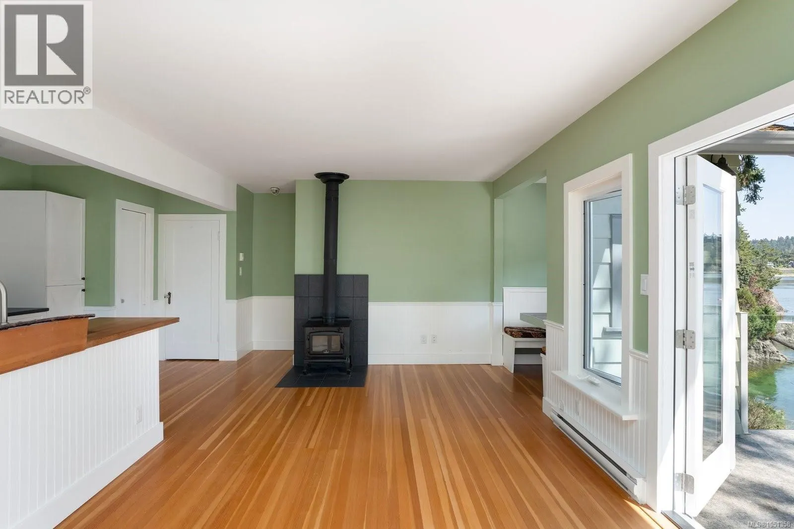 389 Moses Point Rd
