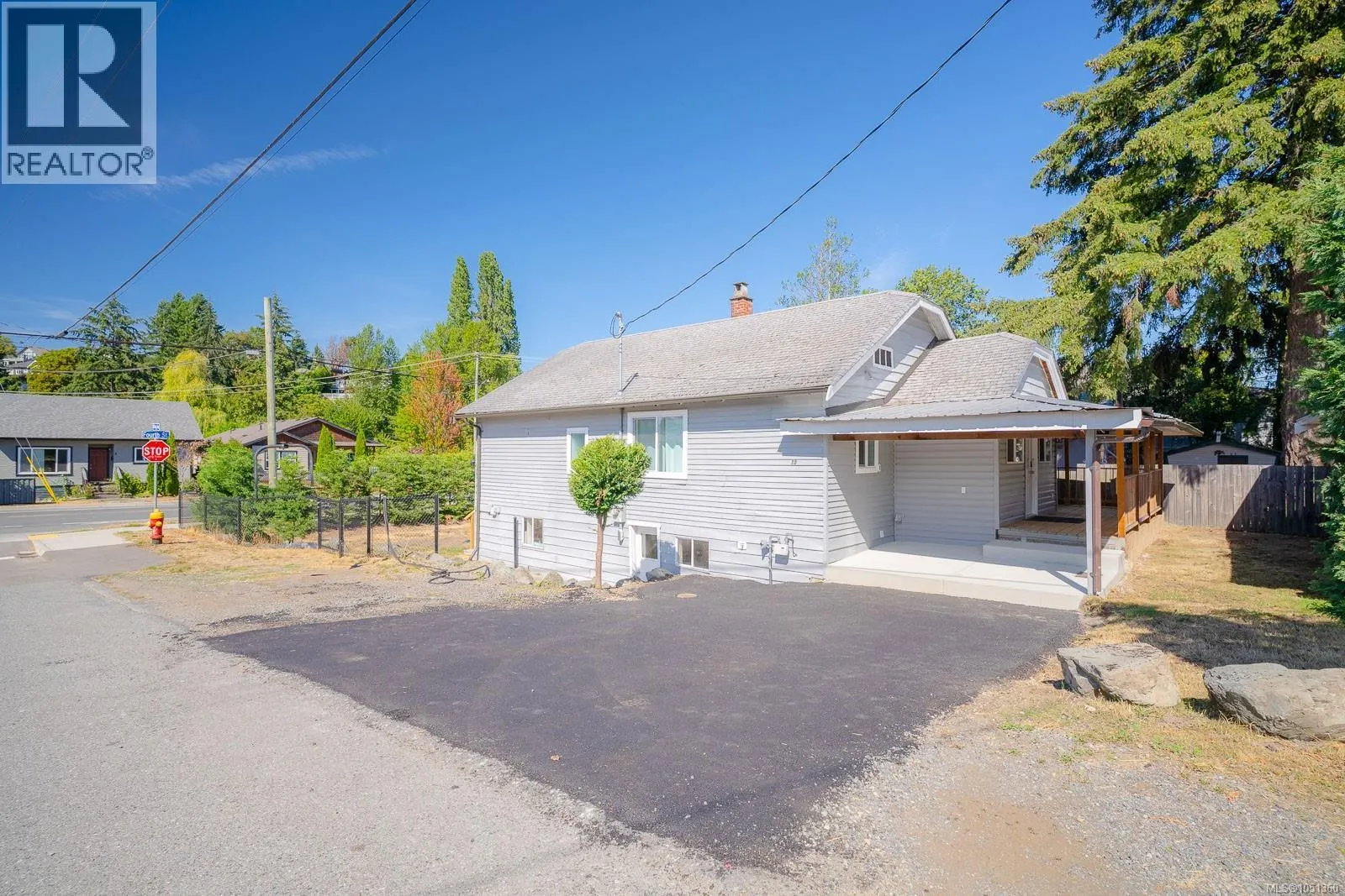 15 Fourth St