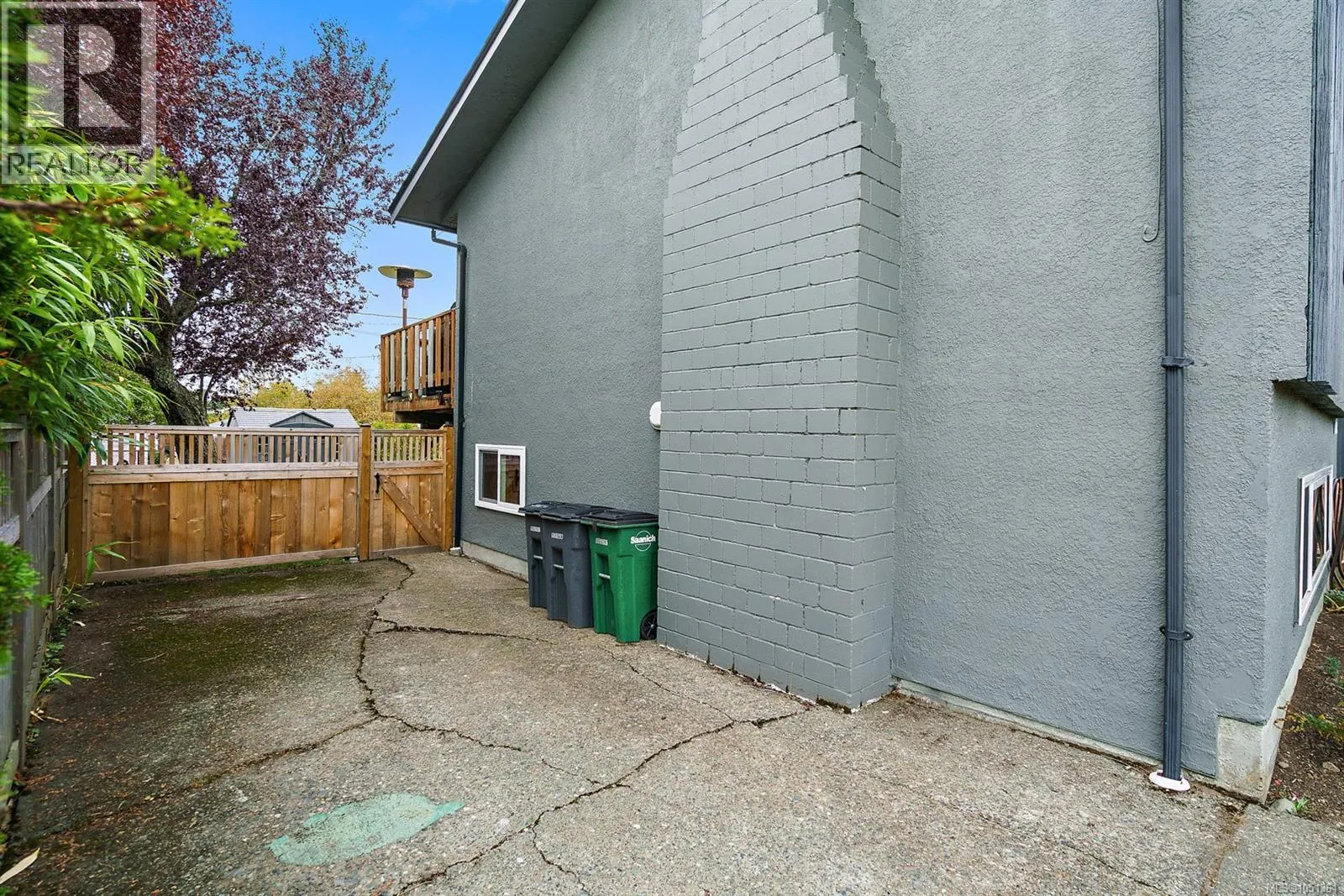 3988 Larchwood Dr