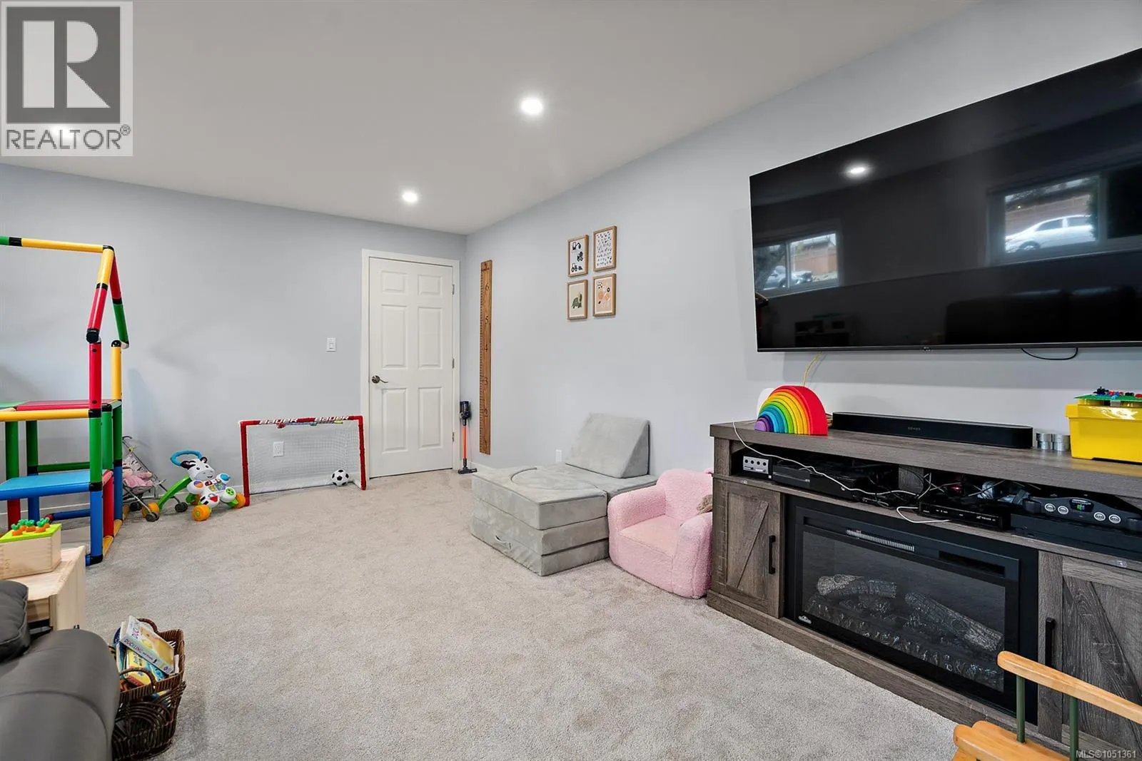 3988 Larchwood Dr
