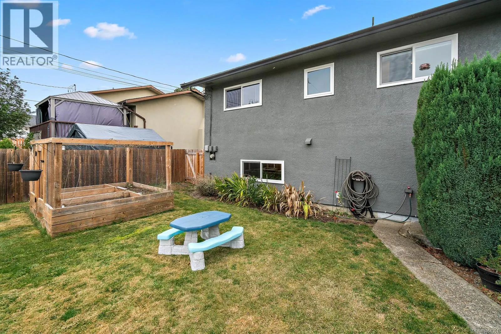 3988 Larchwood Dr