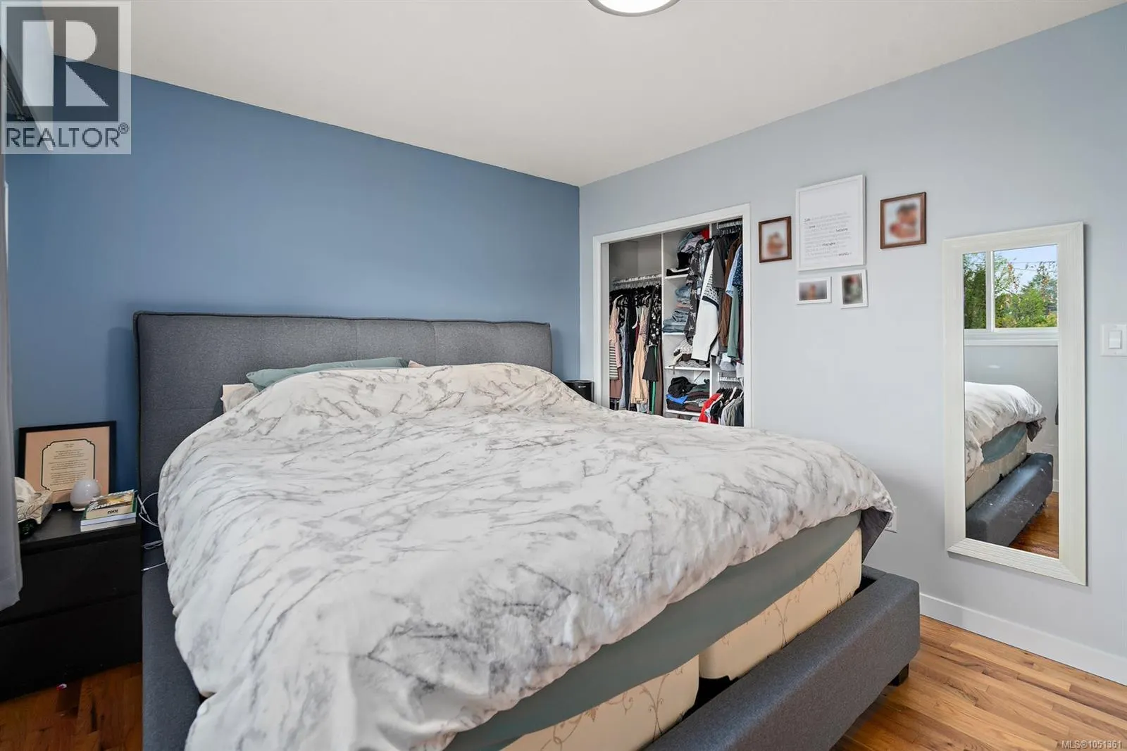 3988 Larchwood Dr