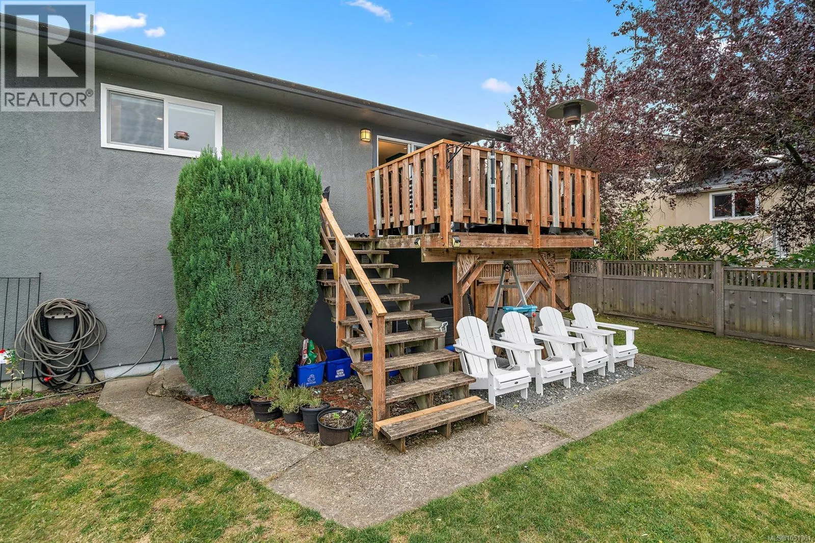 3988 Larchwood Dr