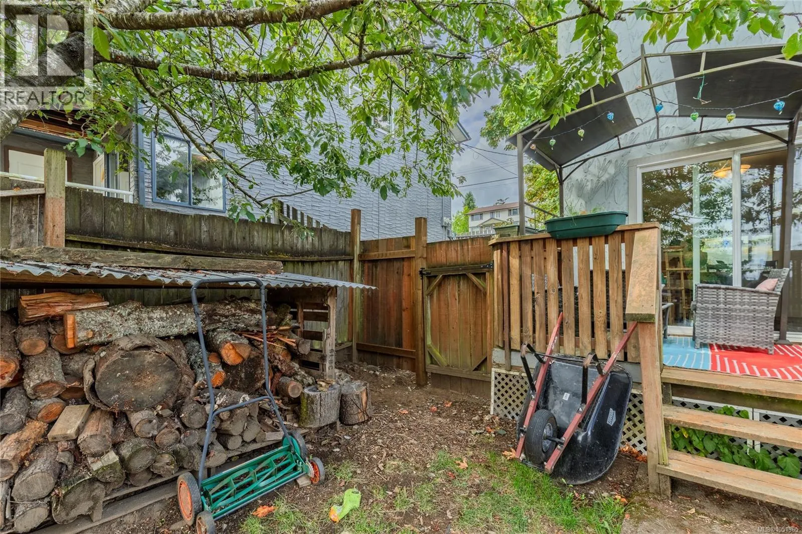 832 Holly Hill Rd