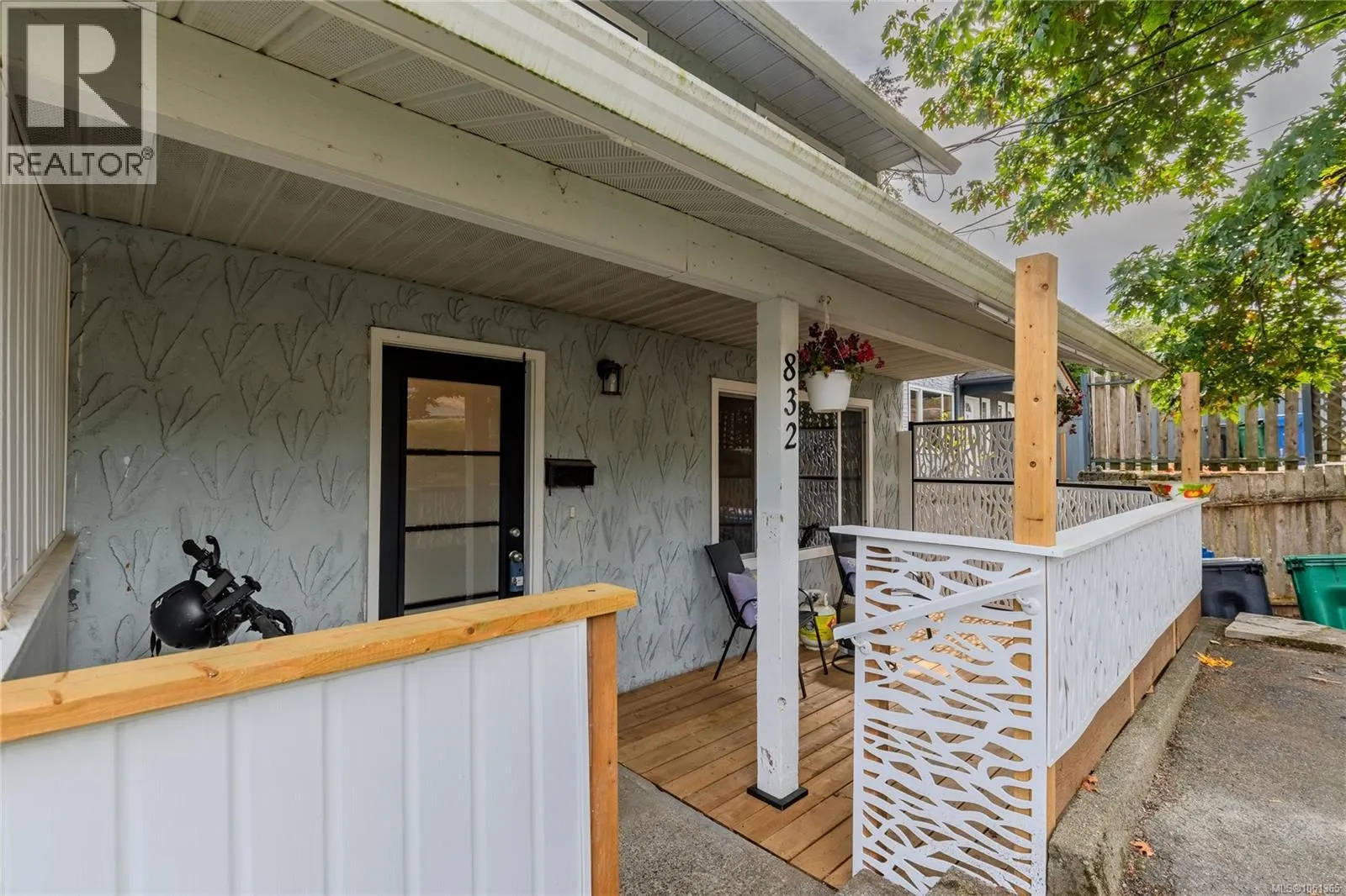 832 Holly Hill Rd