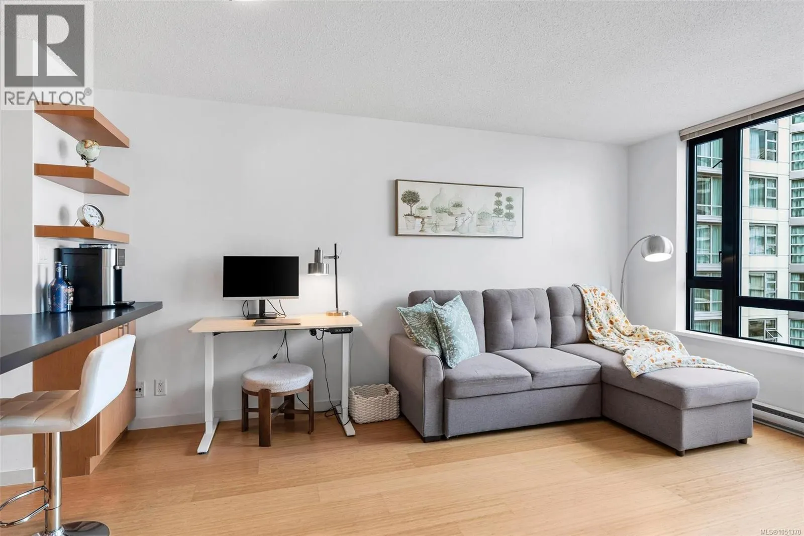 1001 751 Fairfield Rd