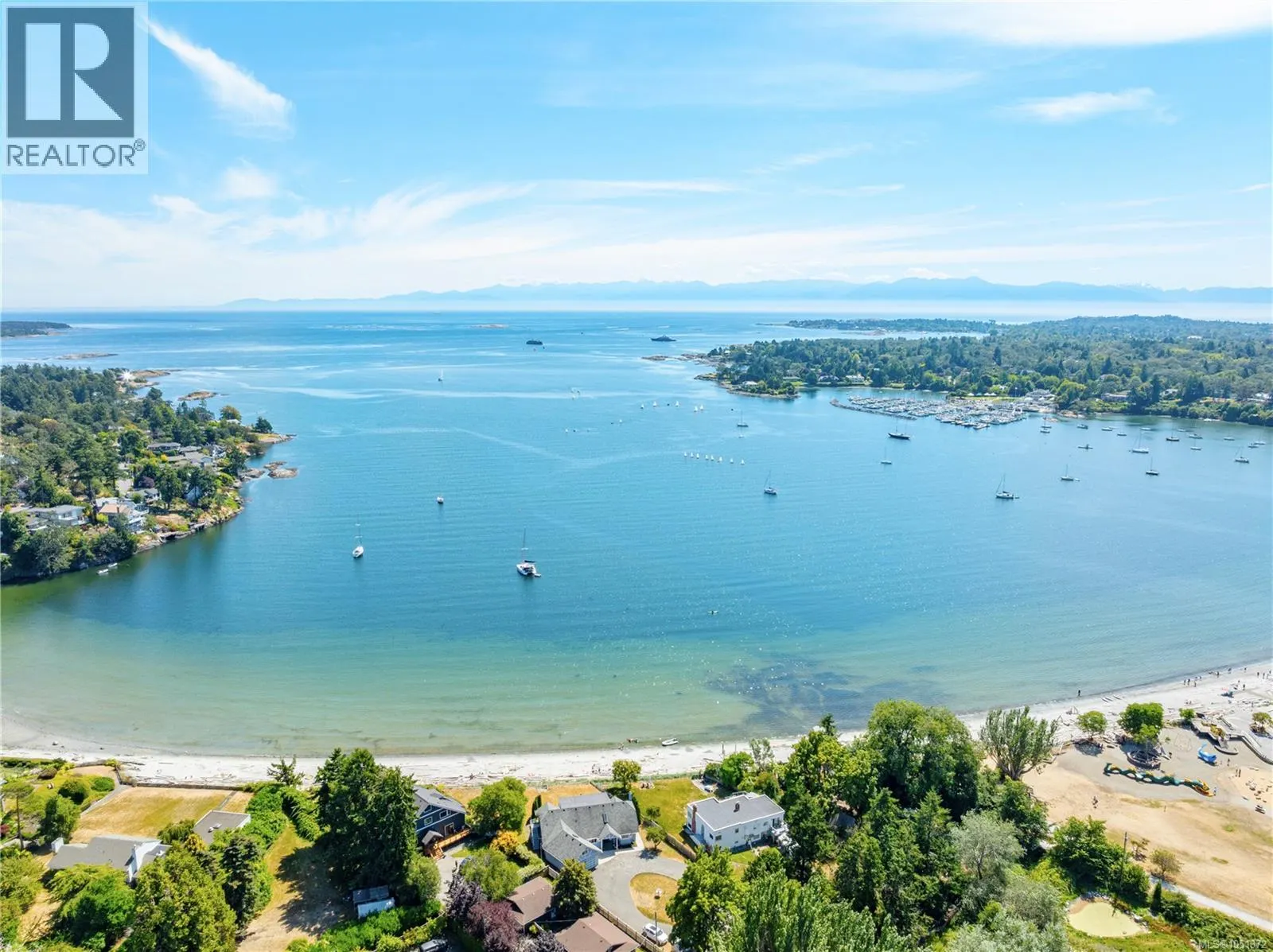 2 3861 Cadboro Bay Rd