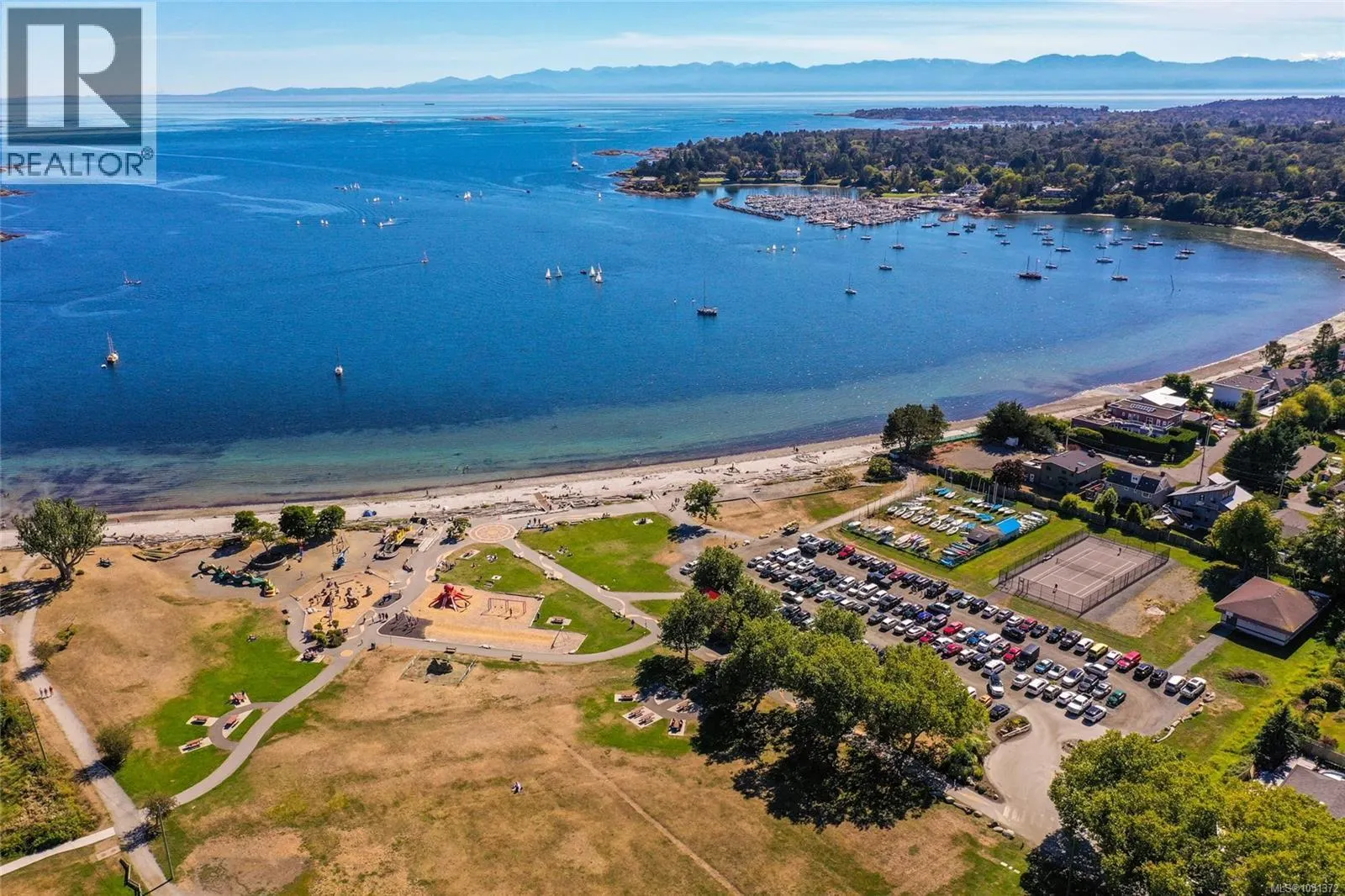 2 3861 Cadboro Bay Rd