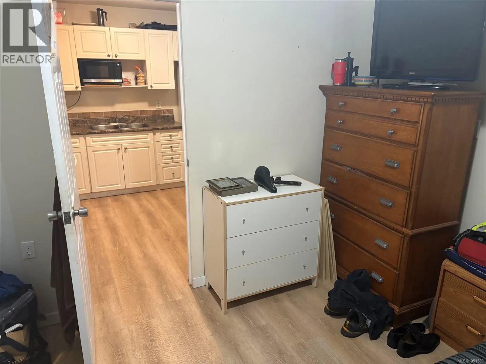 61 View St