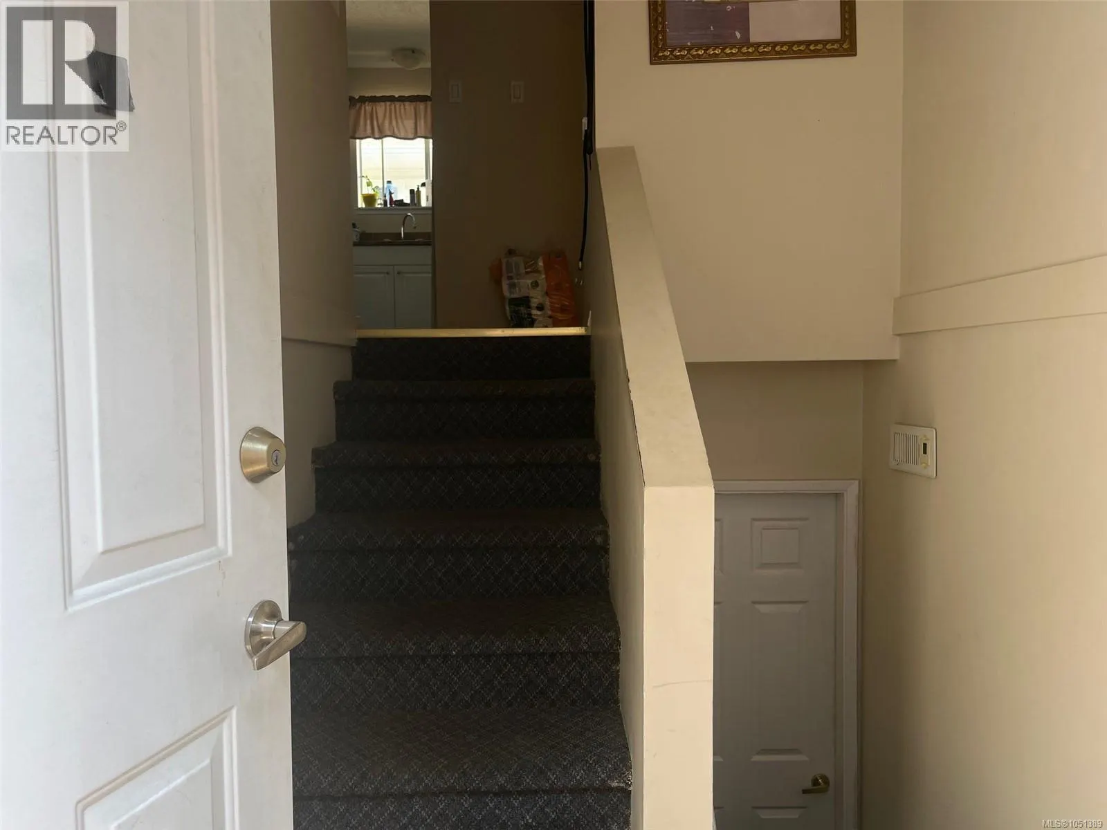 61 View St