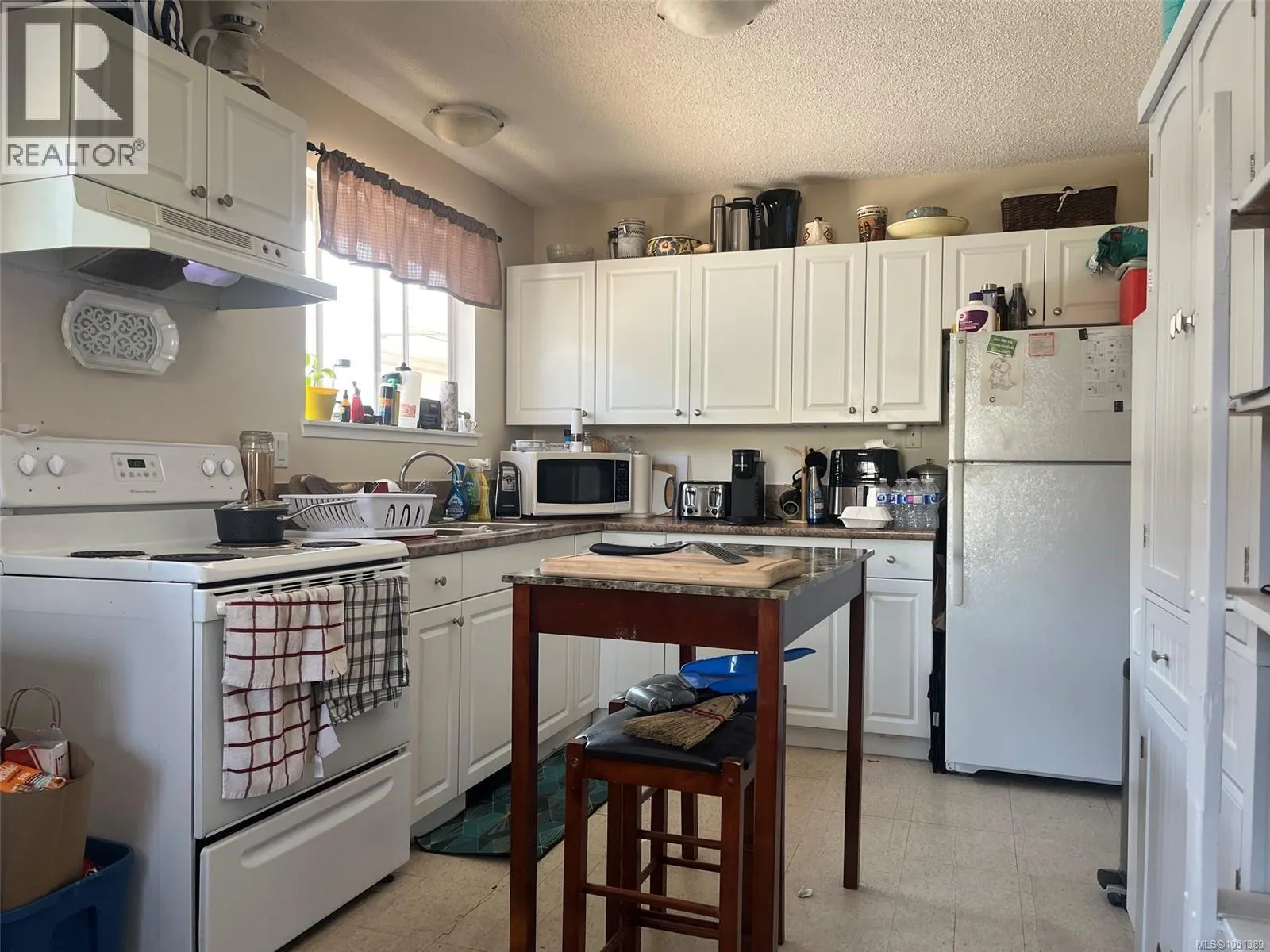 61 View St