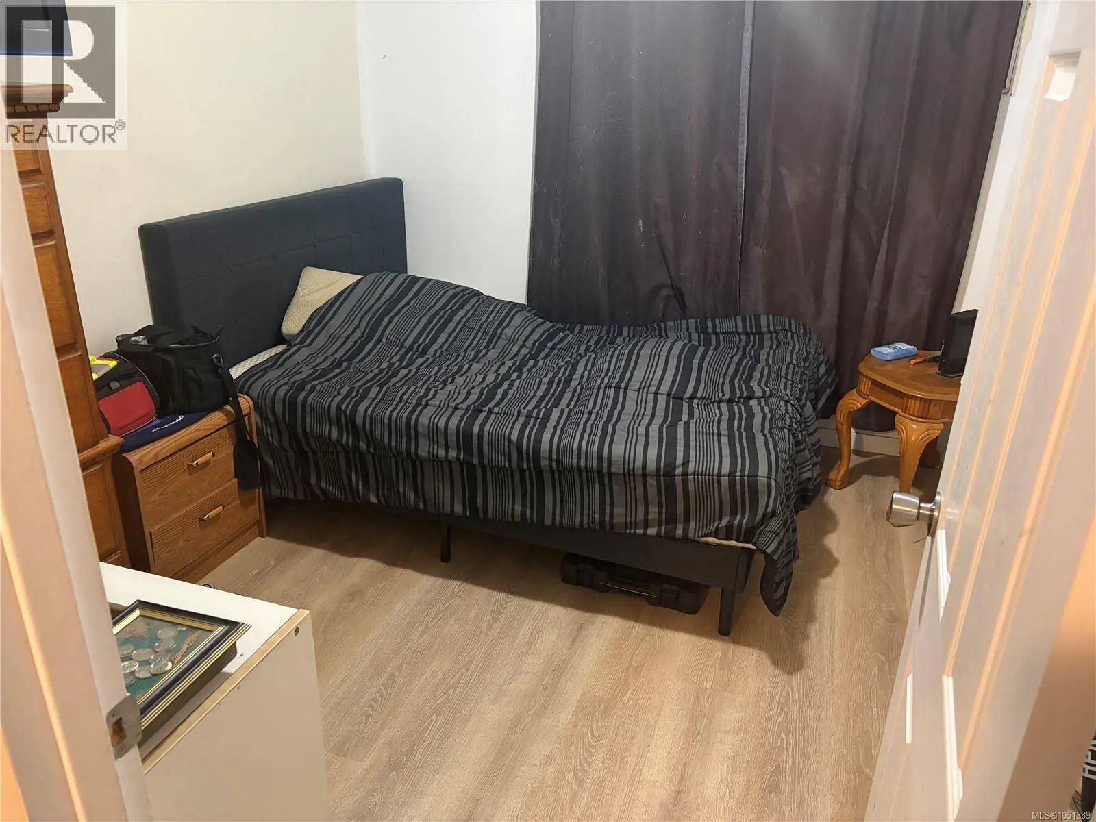 61 View St