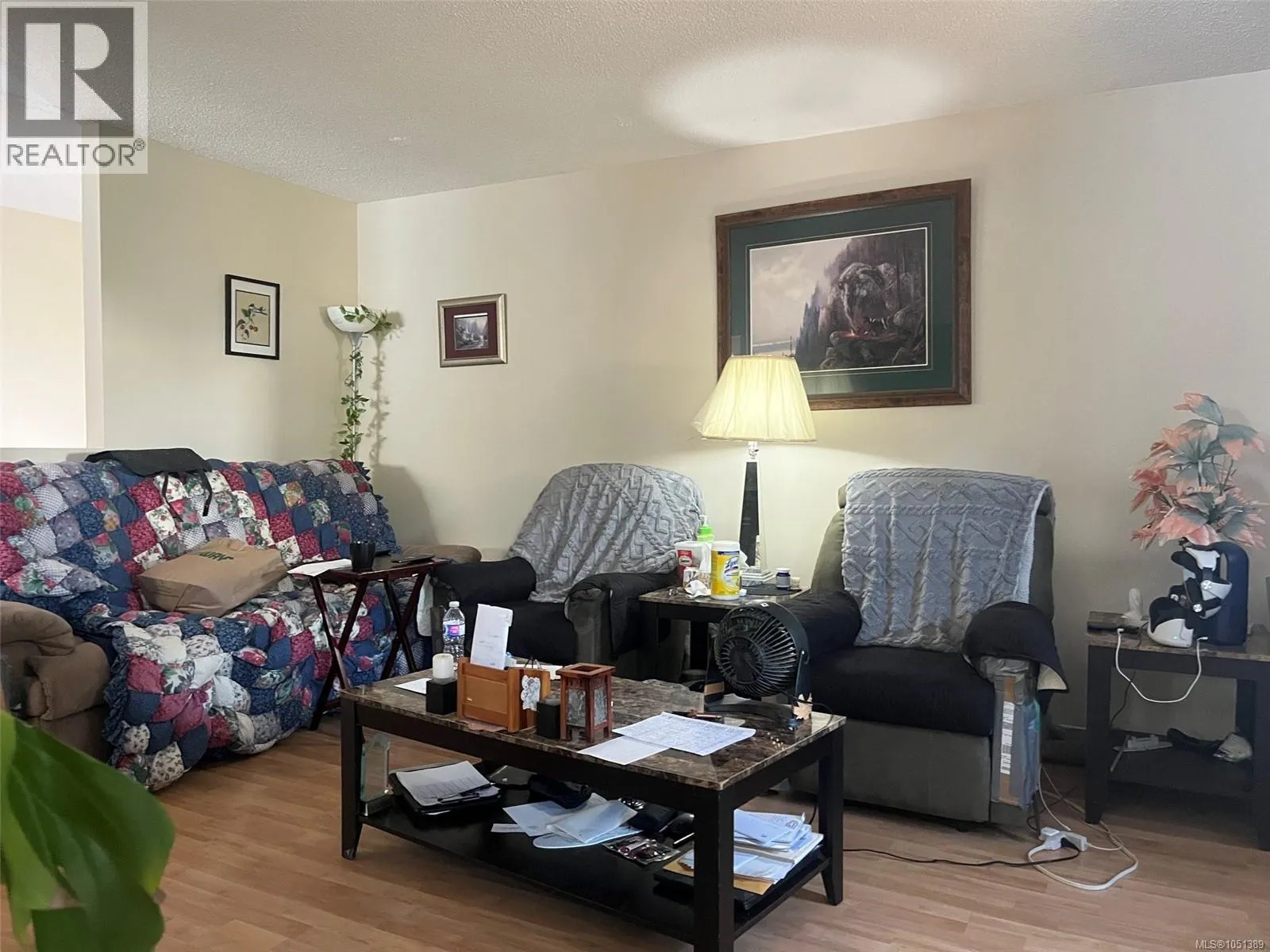 61 View St