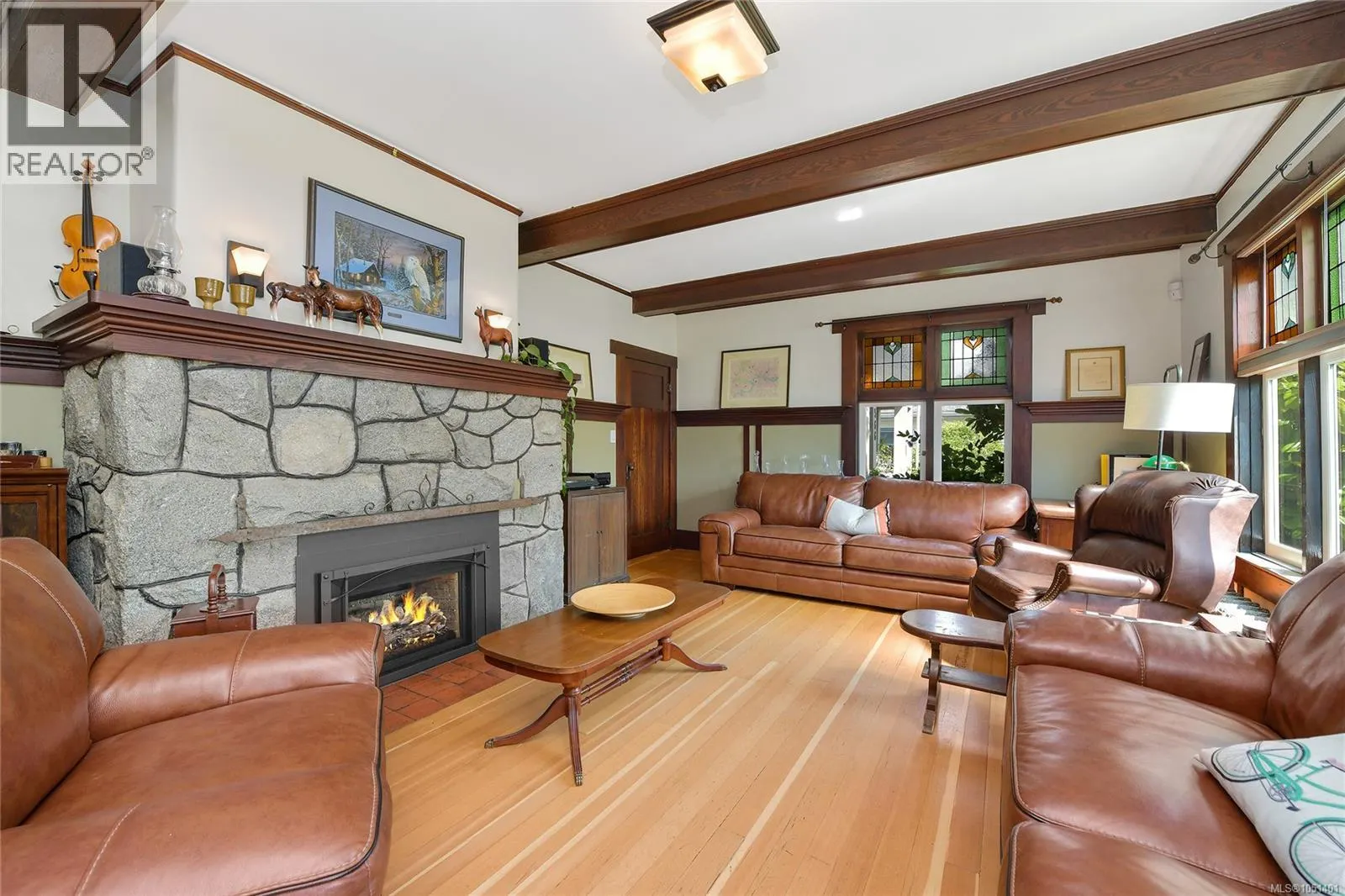 566 Gorge Rd W