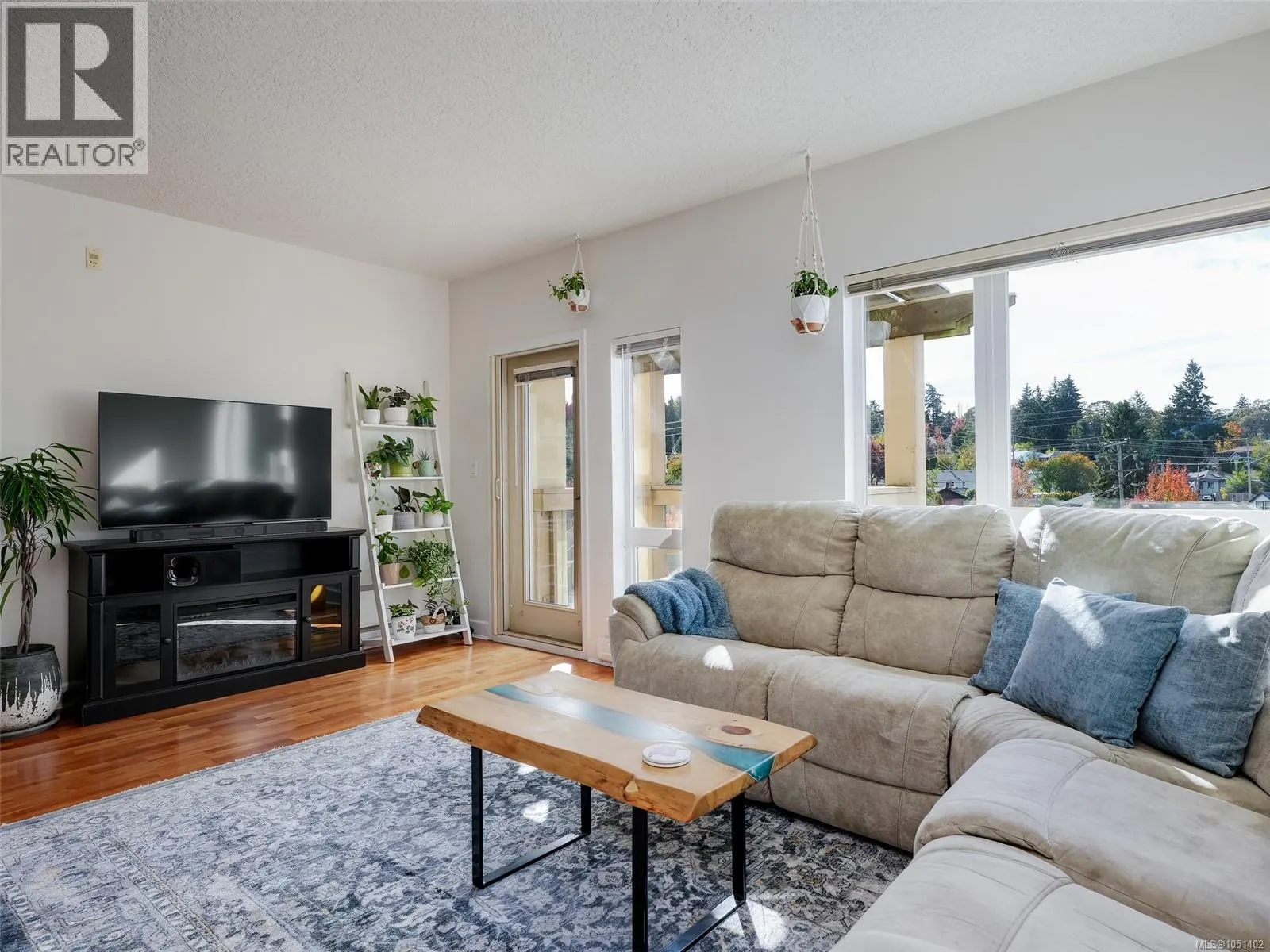 407 1156 Colville Rd