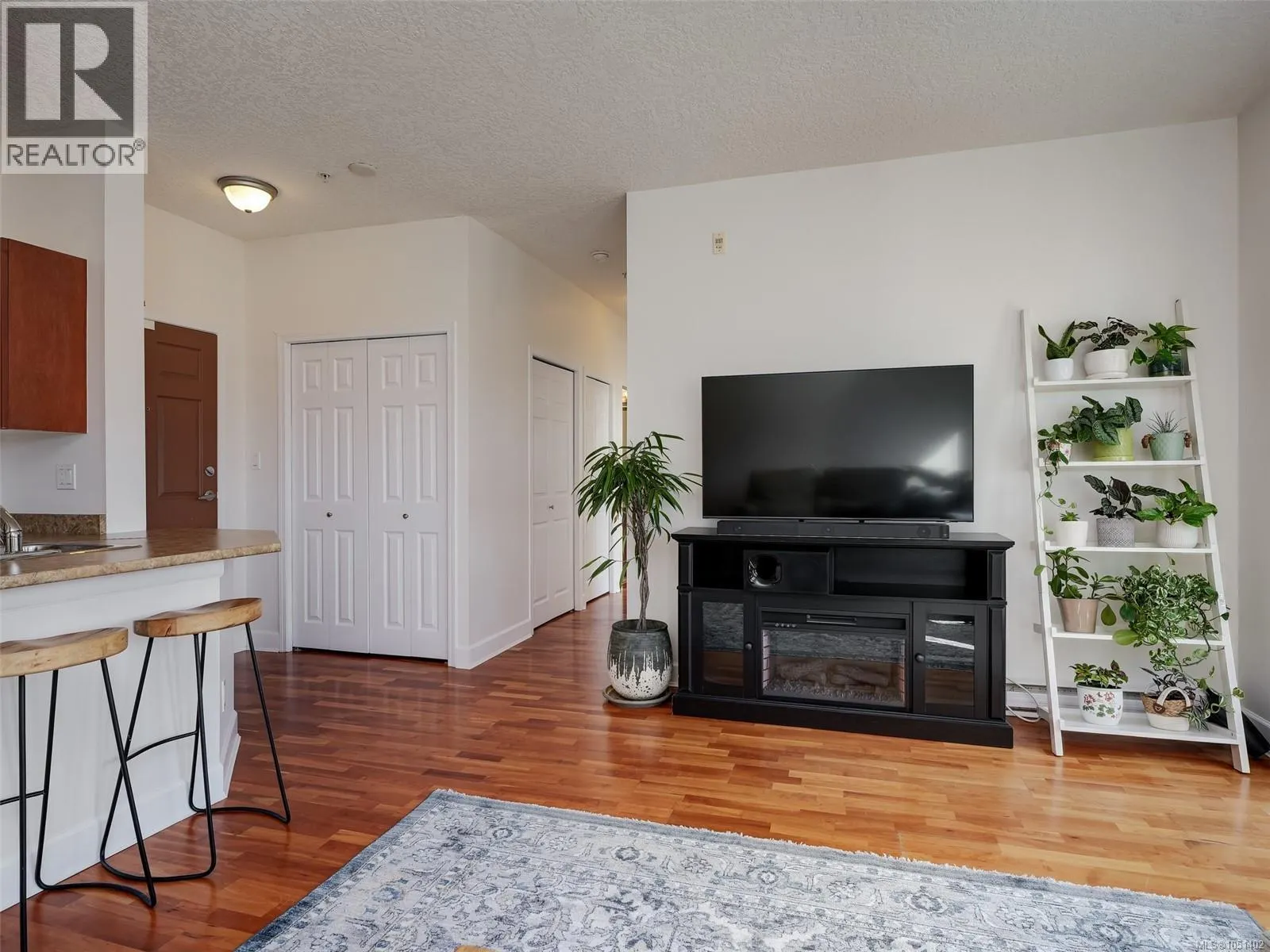 407 1156 Colville Rd
