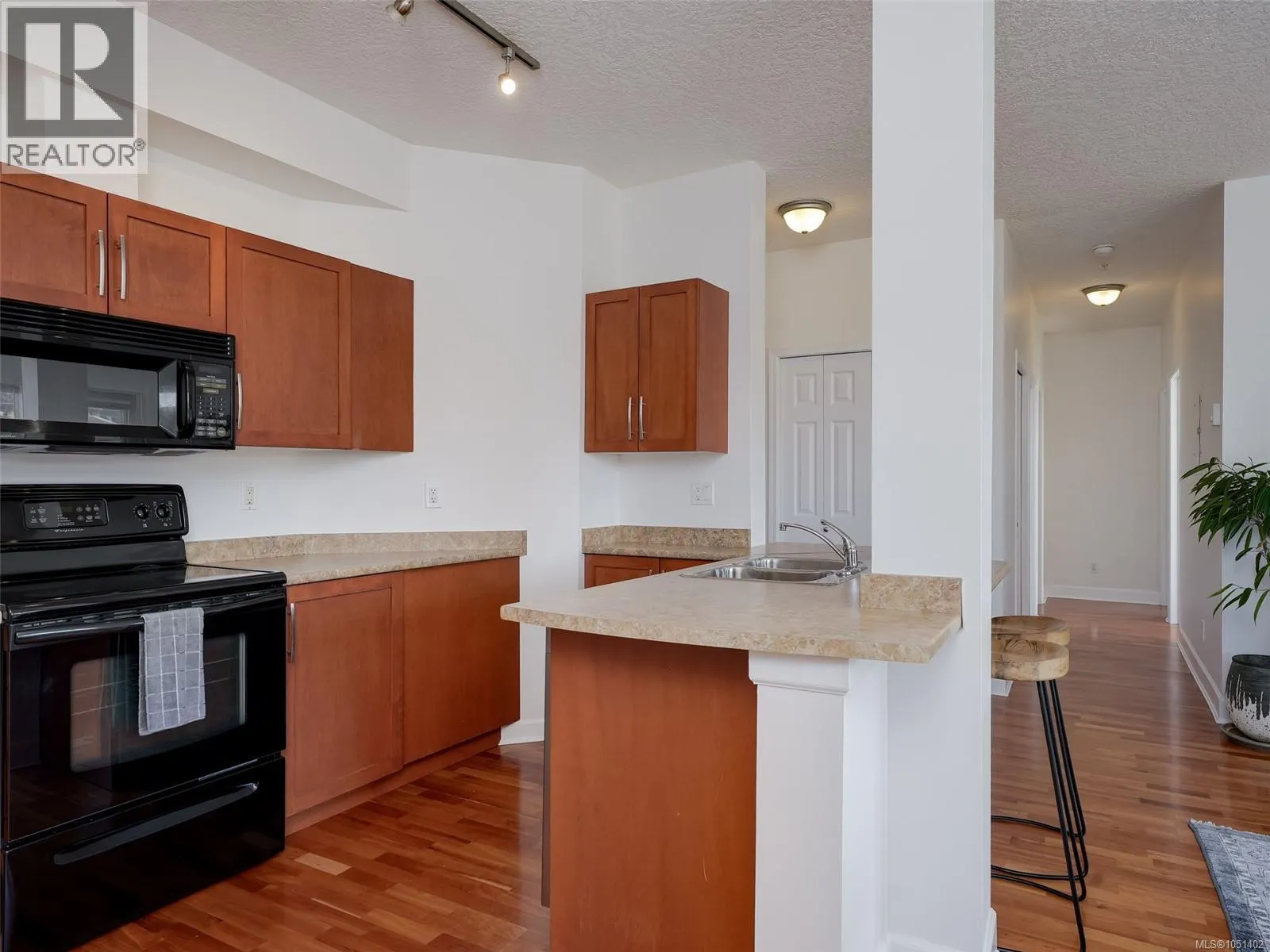 407 1156 Colville Rd