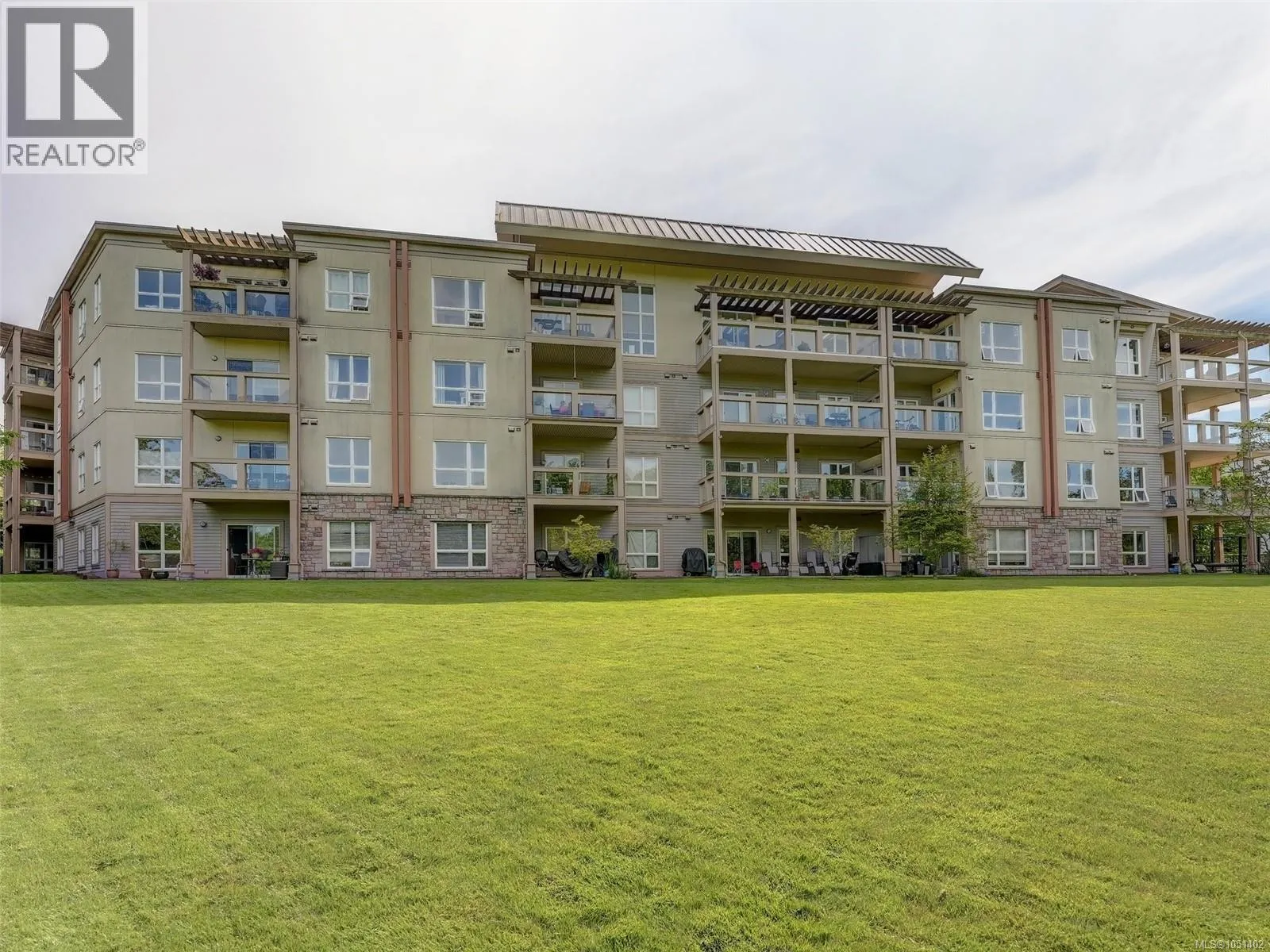 407 1156 Colville Rd