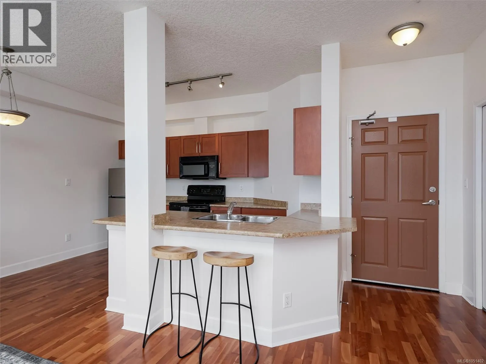 407 1156 Colville Rd