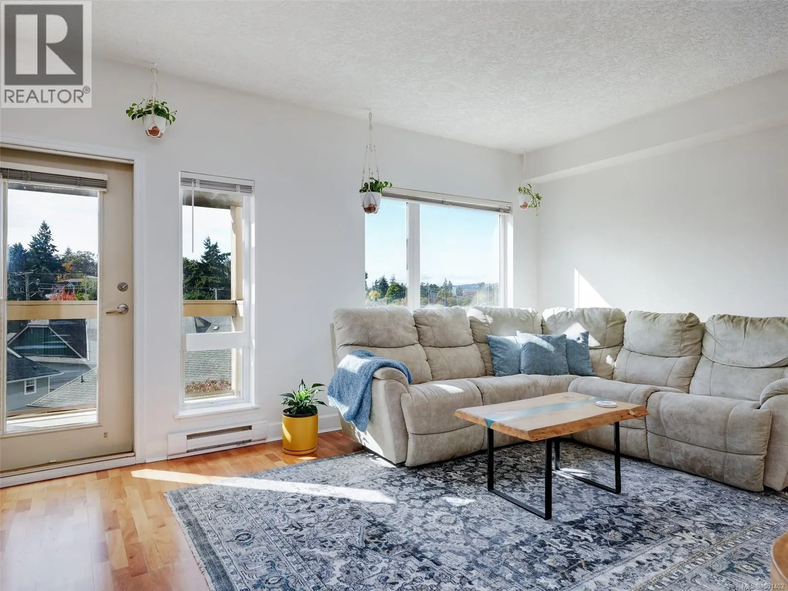 407 1156 Colville Rd