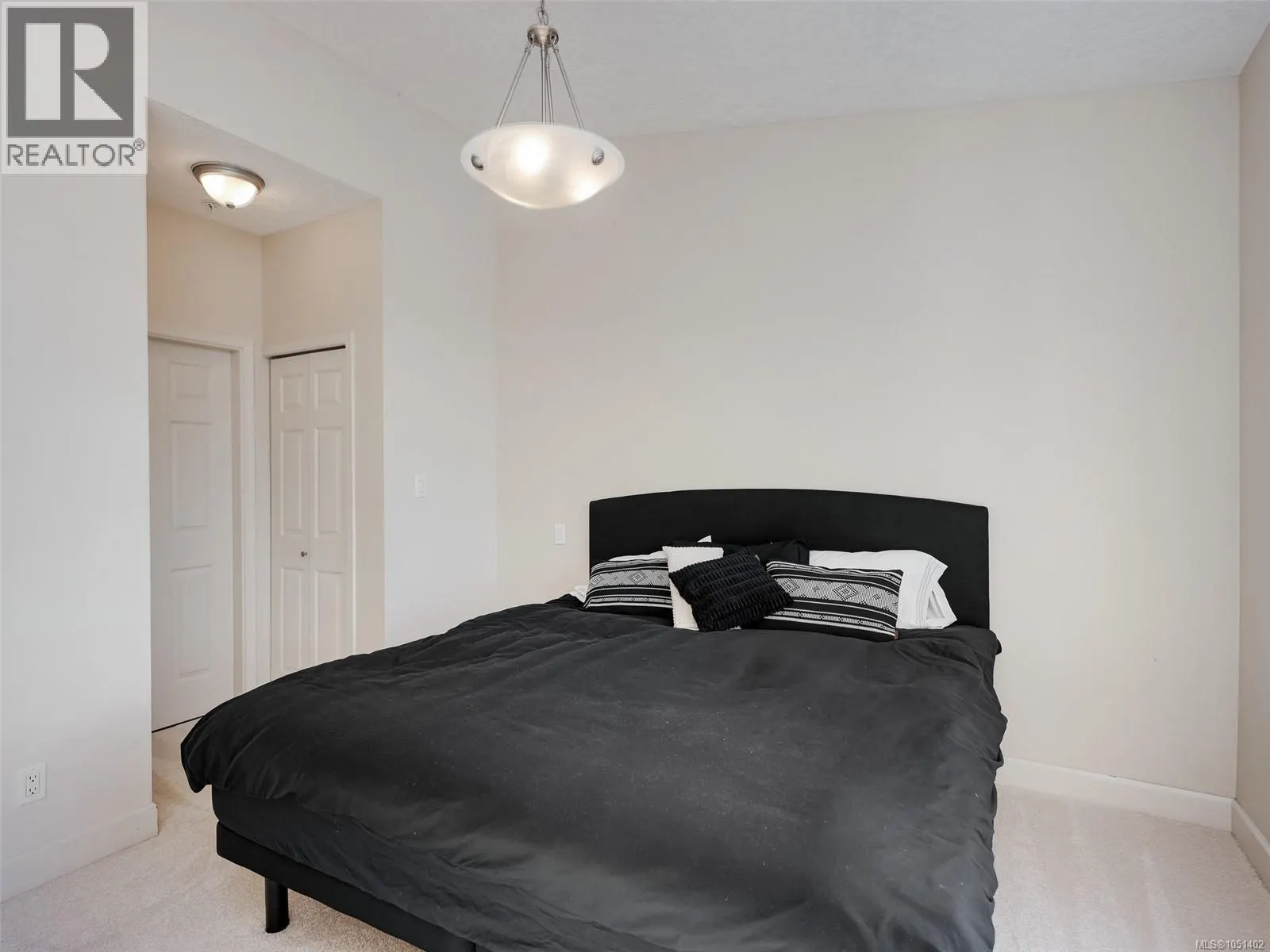 407 1156 Colville Rd
