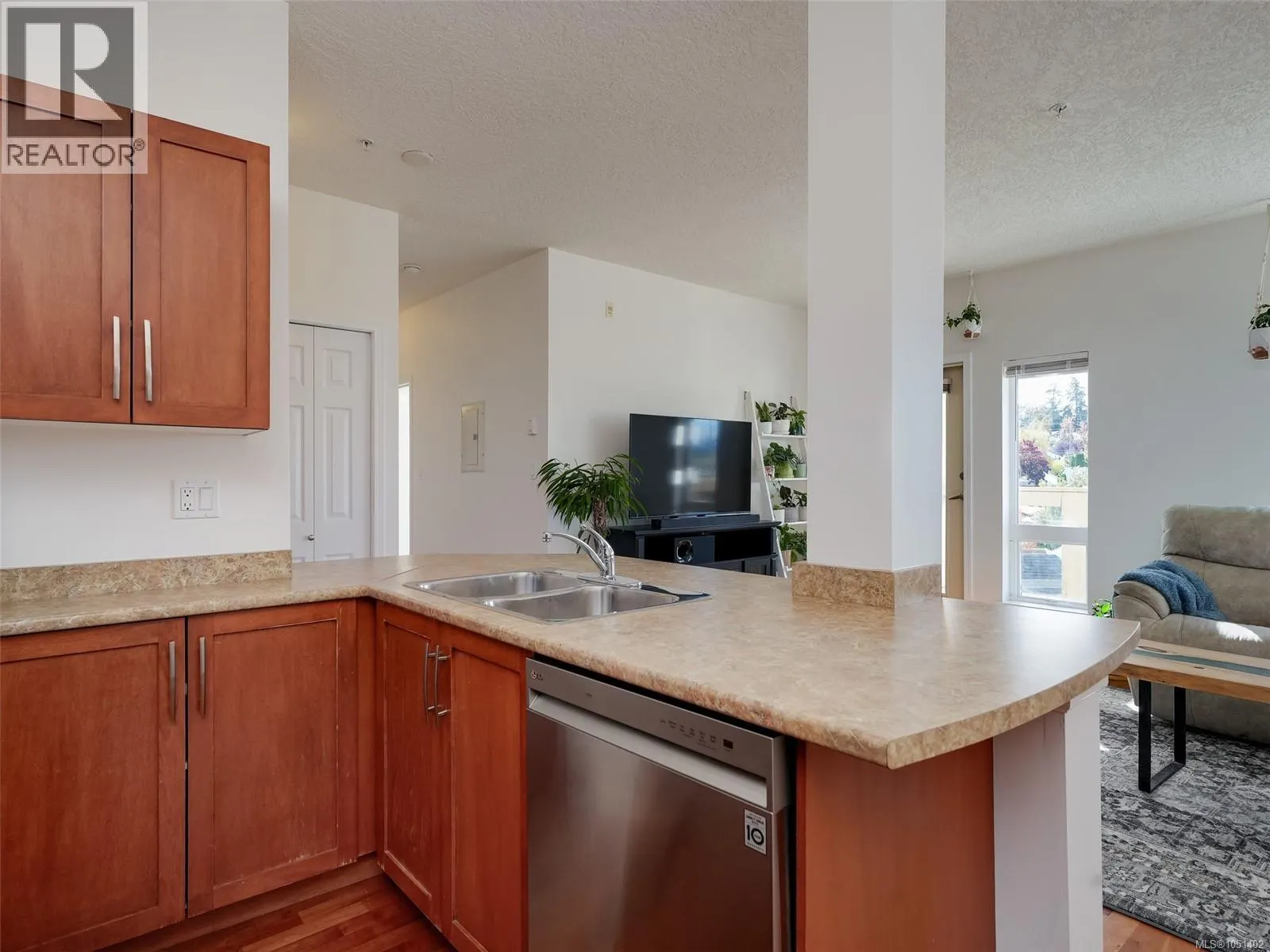 407 1156 Colville Rd