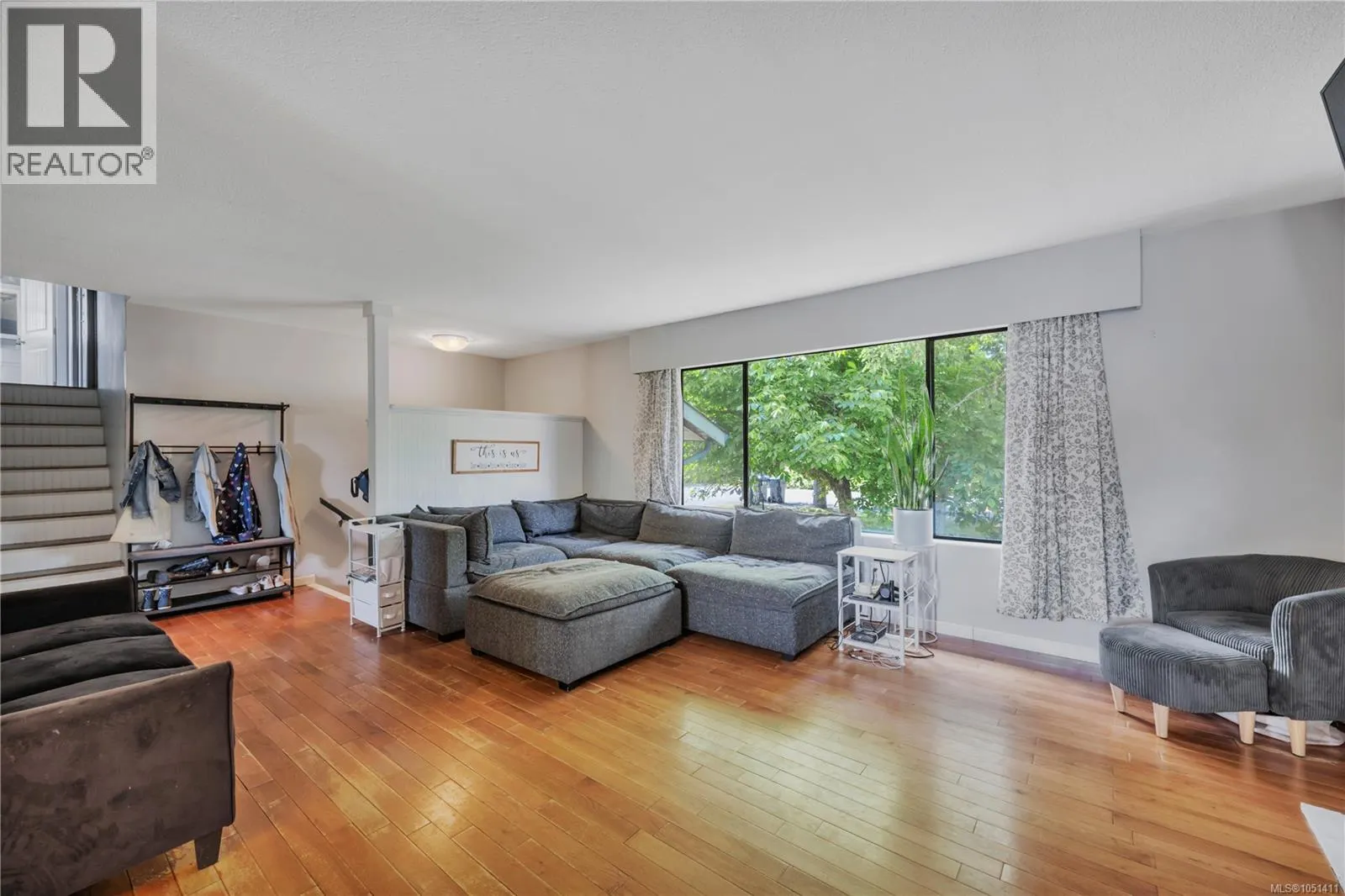 1591 Sharon Pl