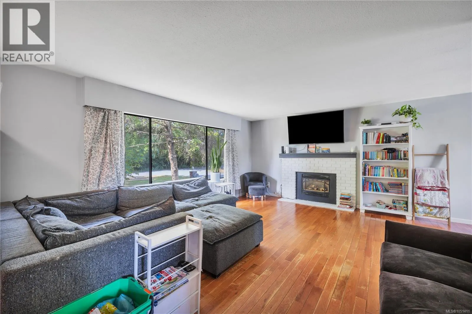 1591 Sharon Pl