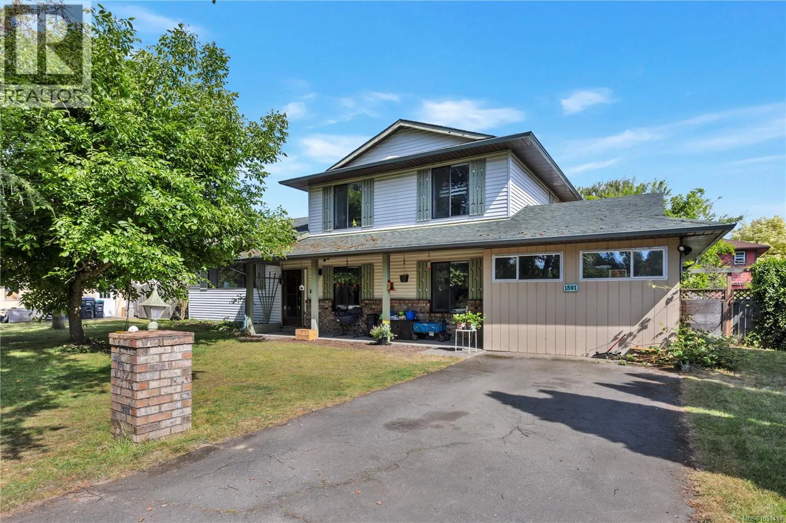 1591 Sharon Pl