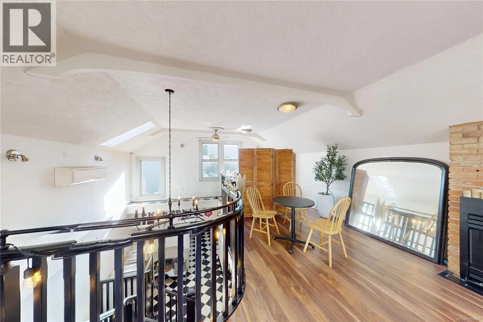 1527 Amelia St