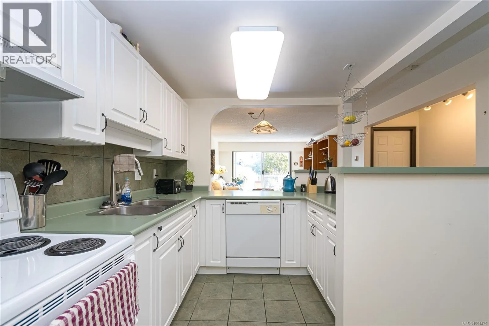 105 10461 Resthaven Dr