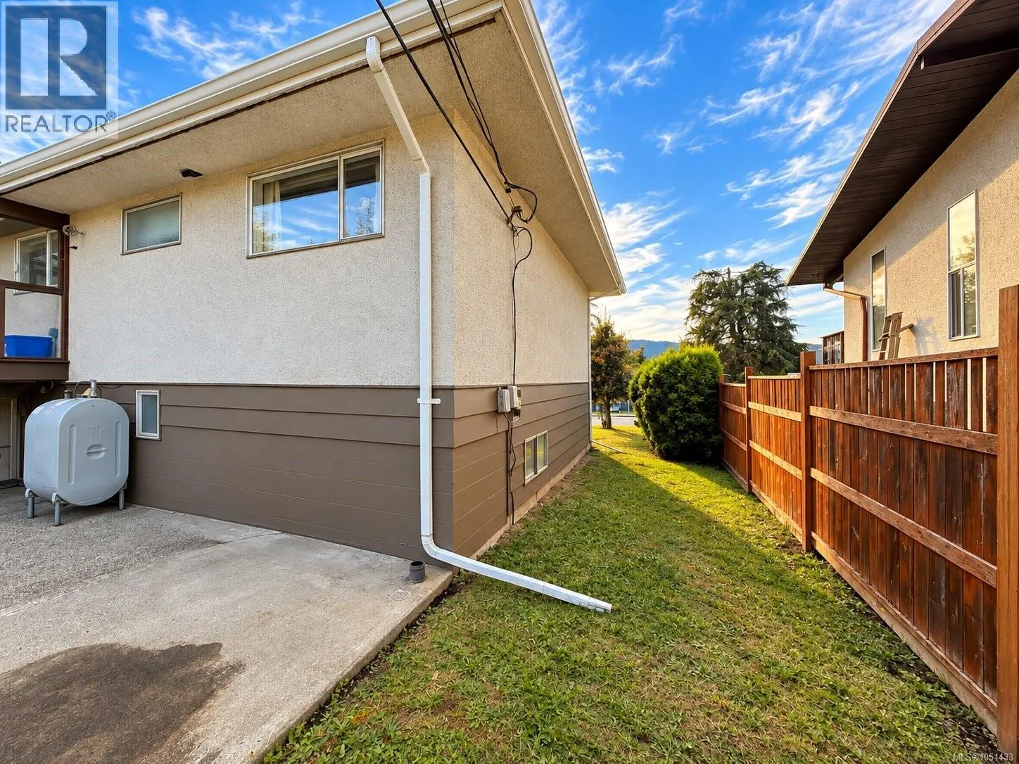 2433 5th Ave