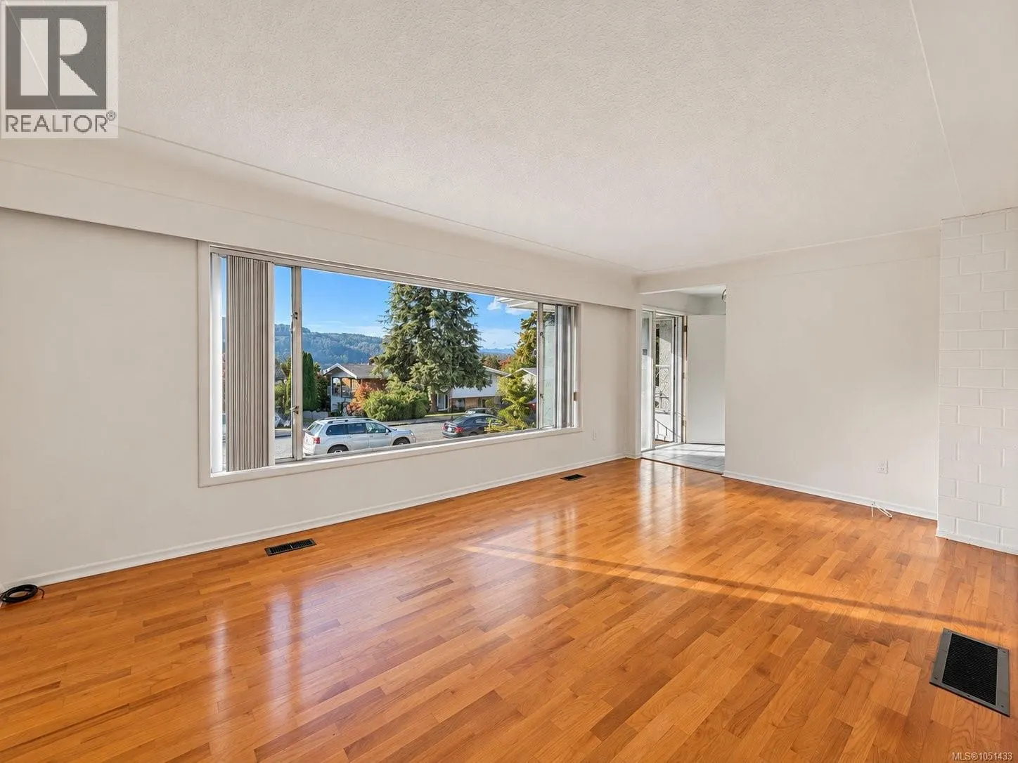2433 5th Ave