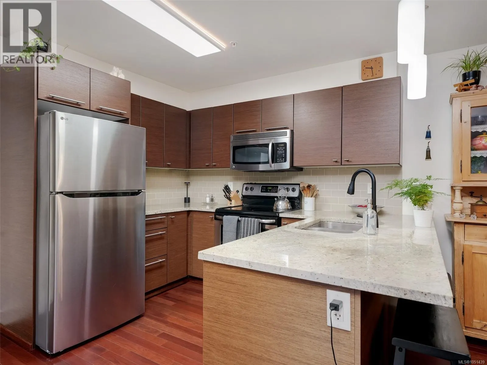 210 1315 Esquimalt Rd