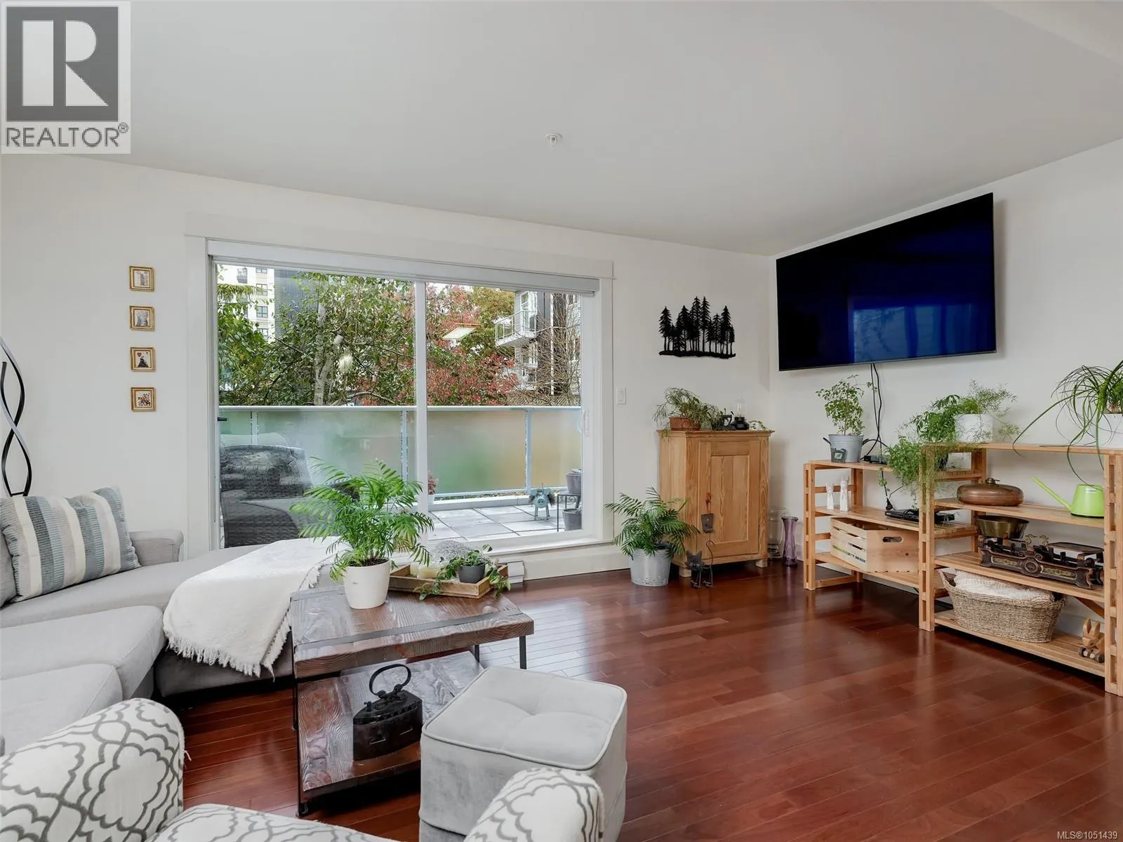210 1315 Esquimalt Rd