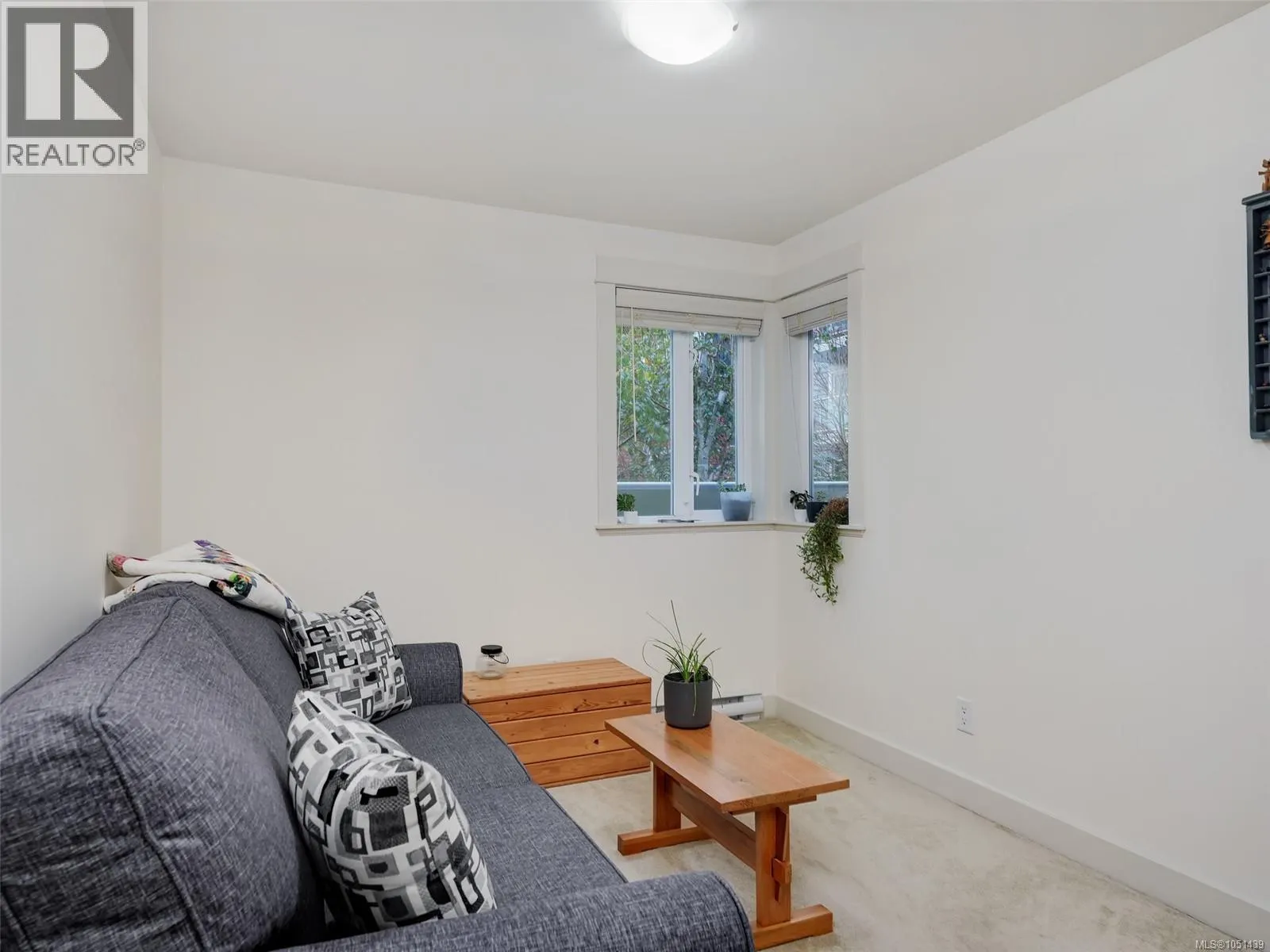 210 1315 Esquimalt Rd