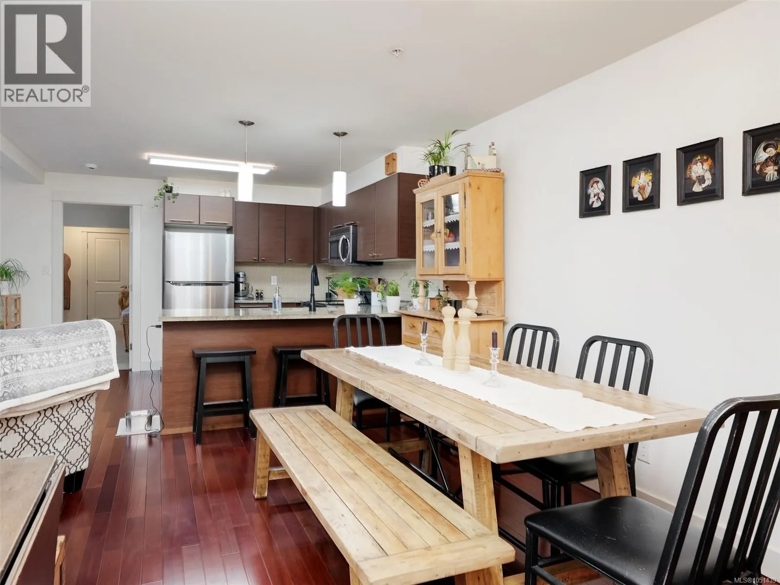 210 1315 Esquimalt Rd