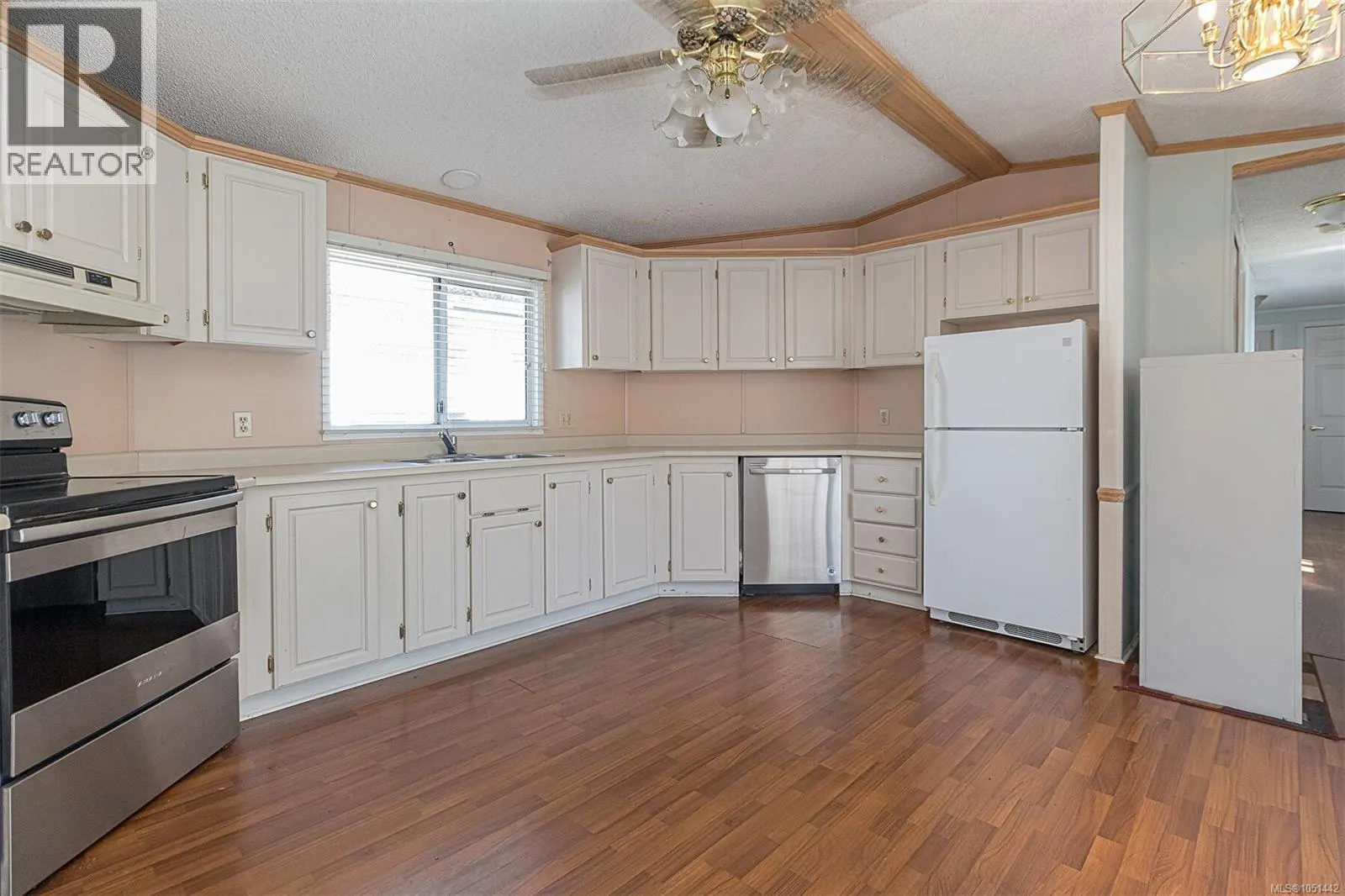 23 7583 Central Saanich Rd