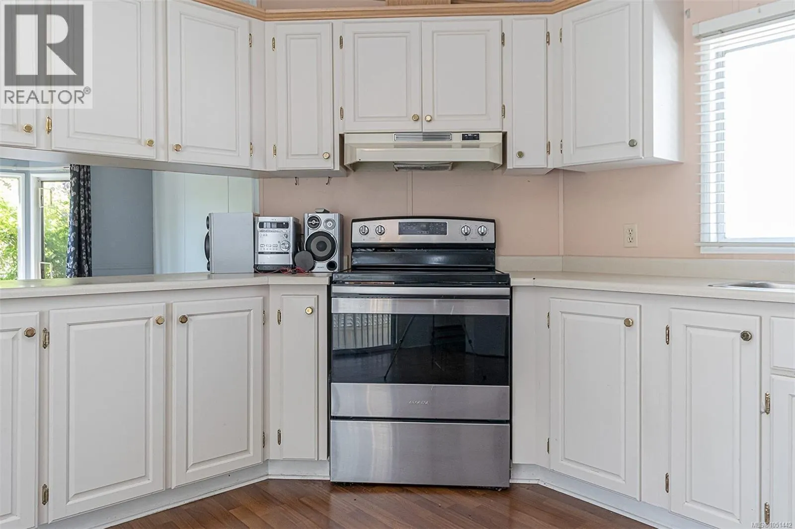 23 7583 Central Saanich Rd