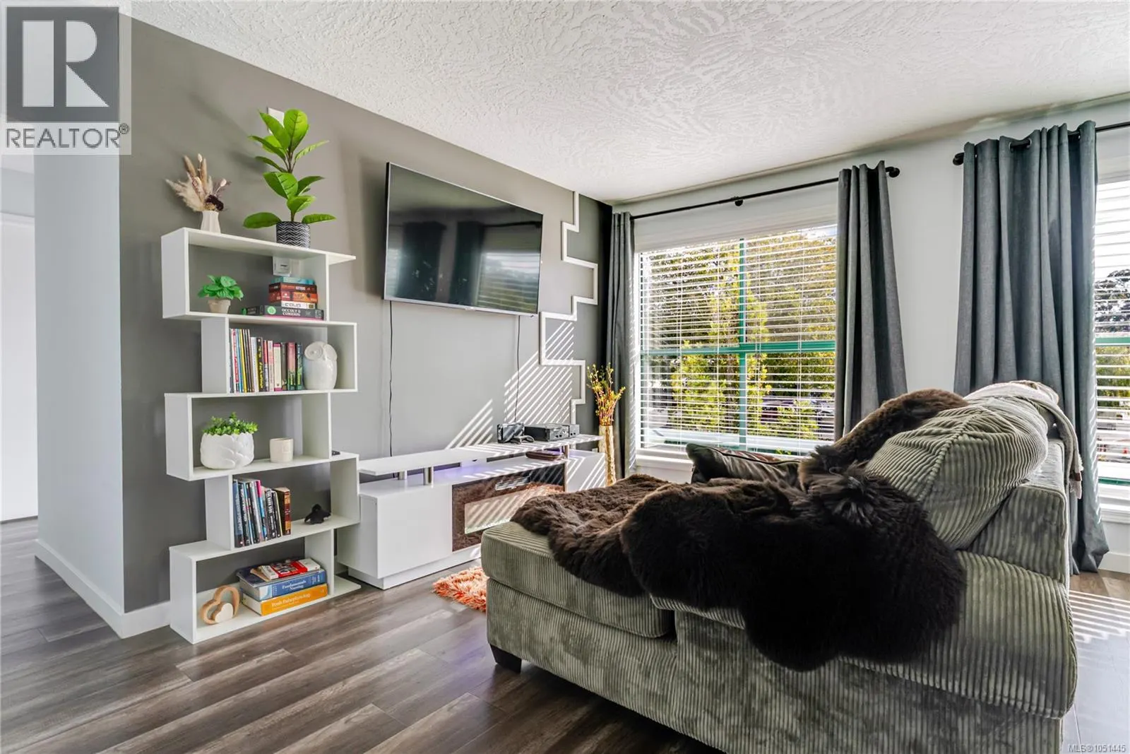 203 3460 Quadra St