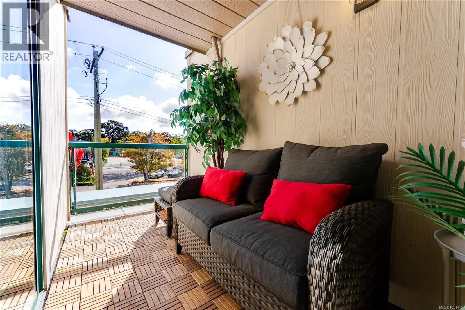 203 3460 Quadra St