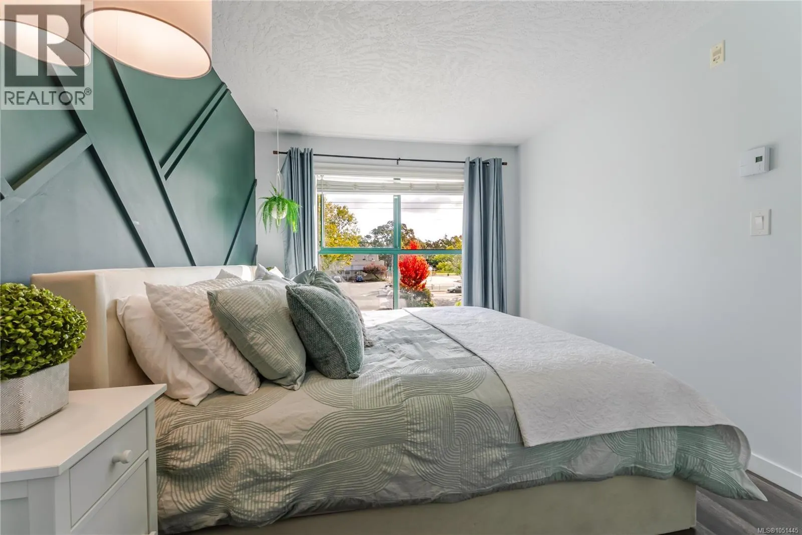 203 3460 Quadra St