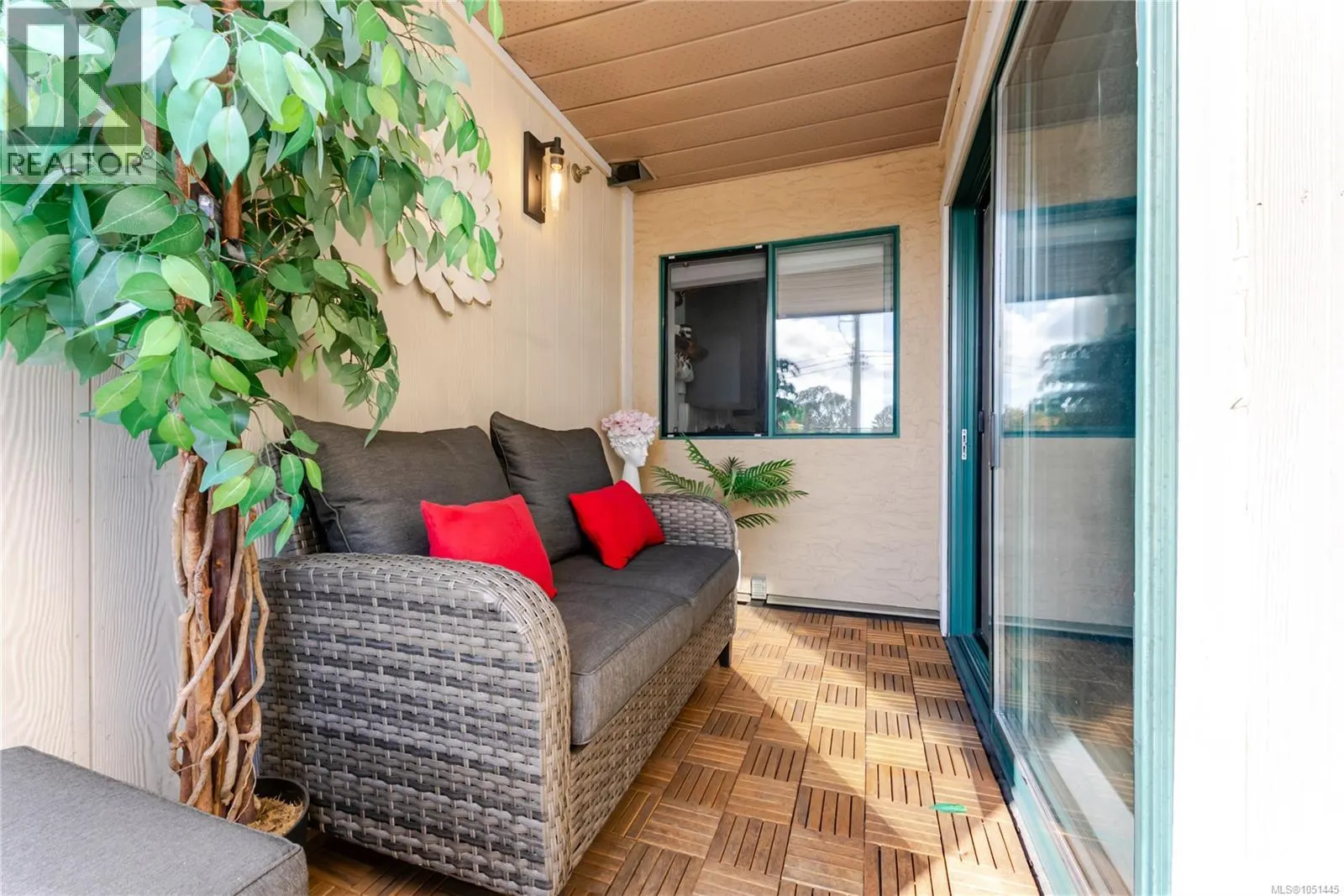 203 3460 Quadra St